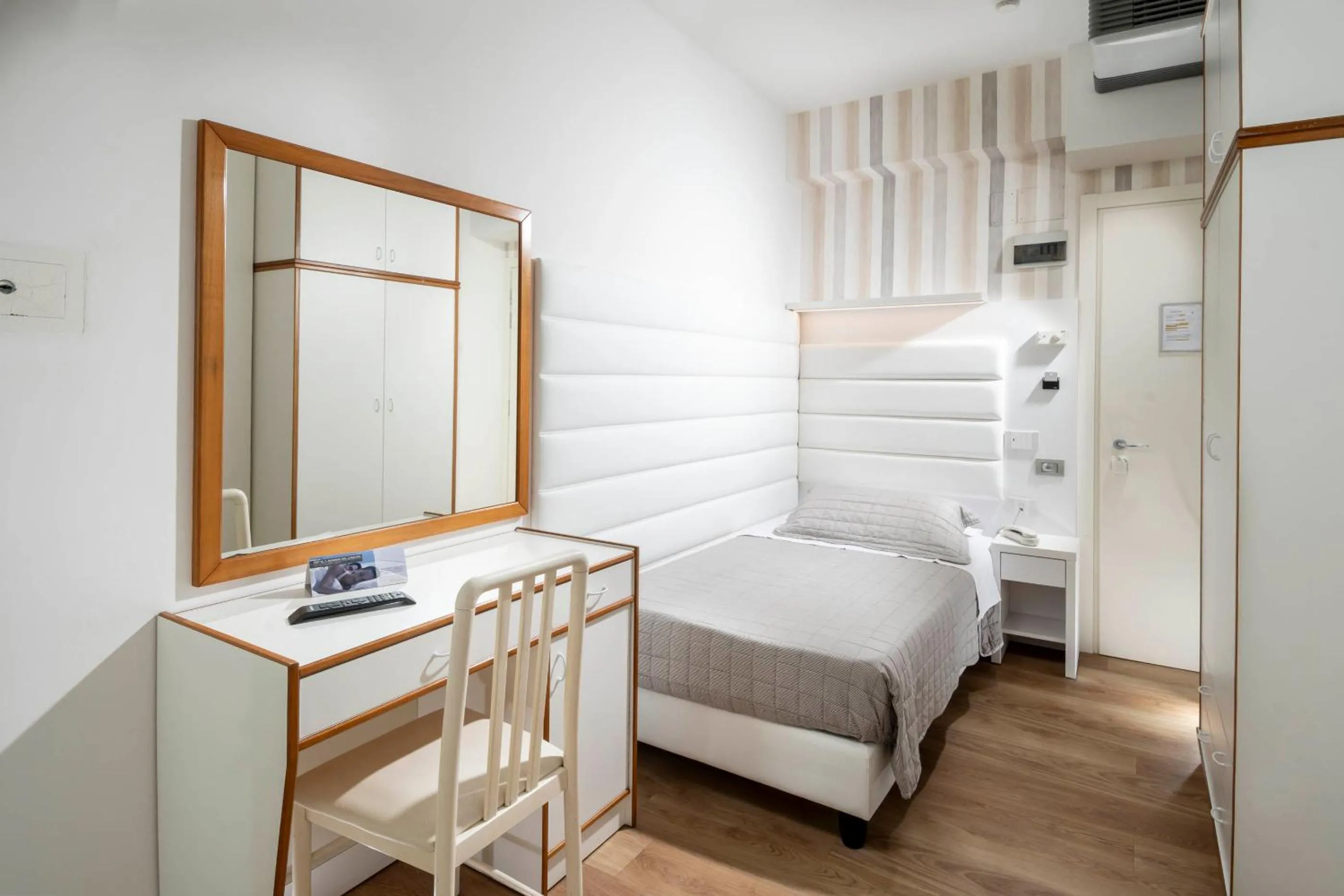 Hot Tub, Bed in Hotel Albatros
