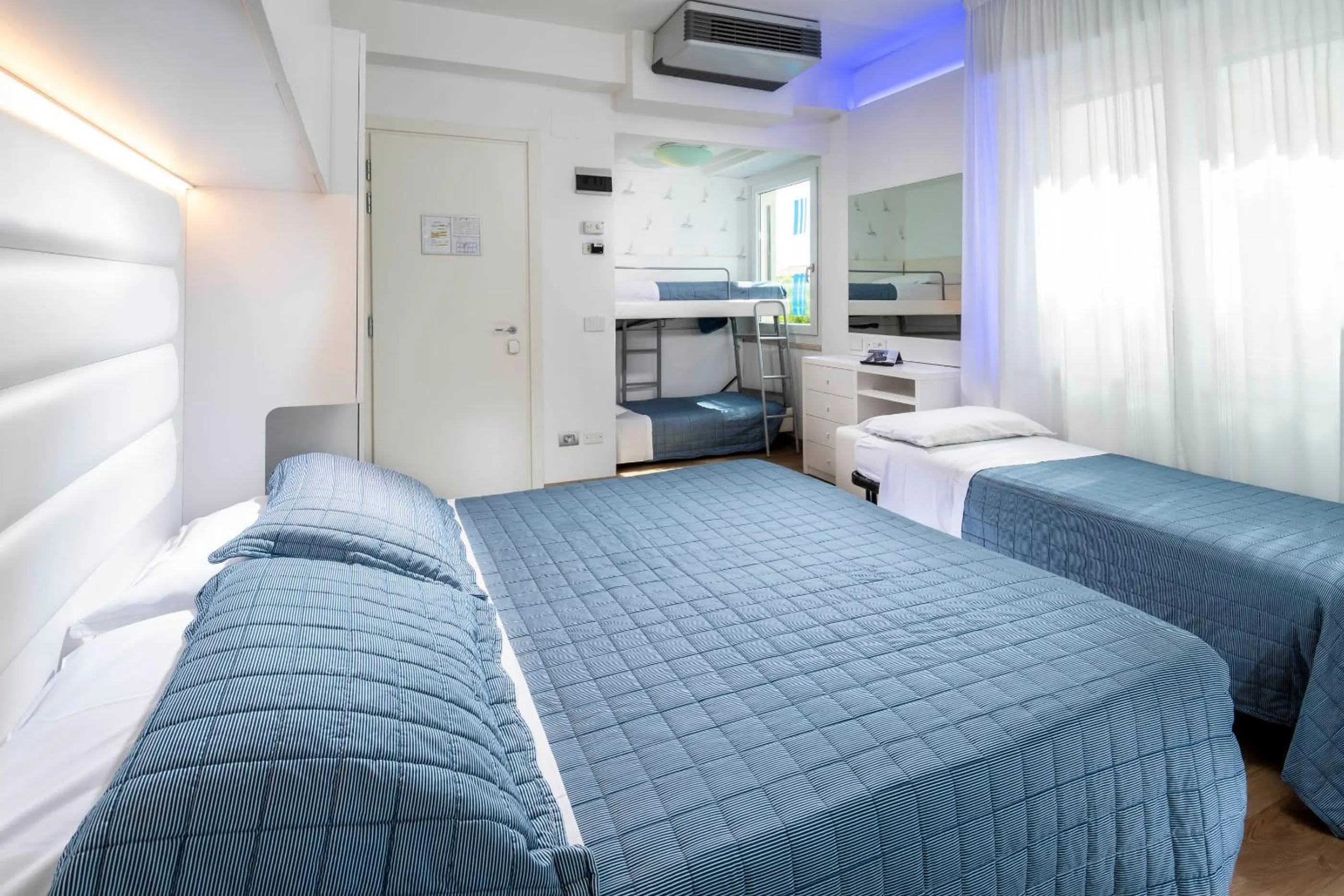Hot Tub, Bed in Hotel Albatros