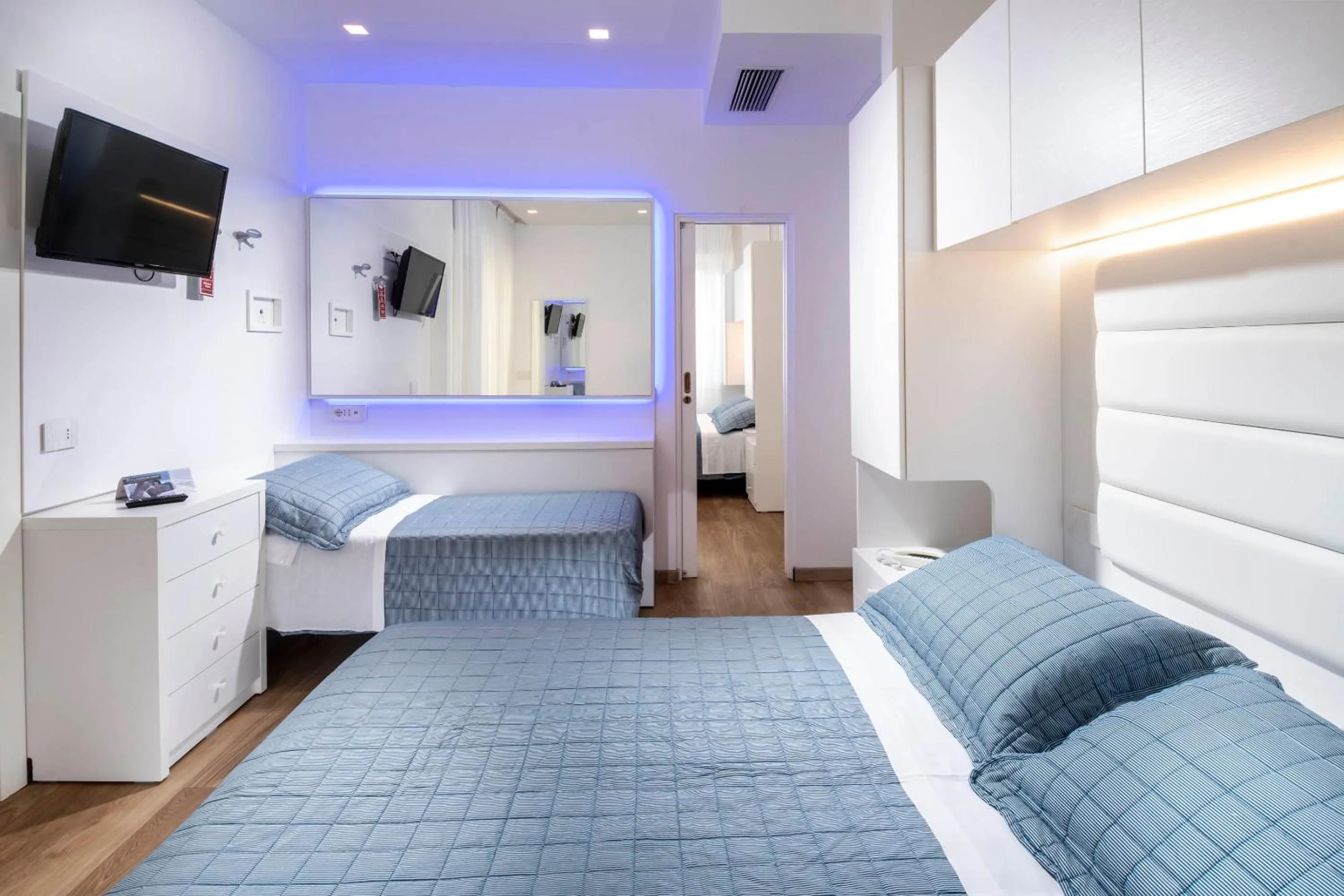 Hot Tub, Bed in Hotel Albatros