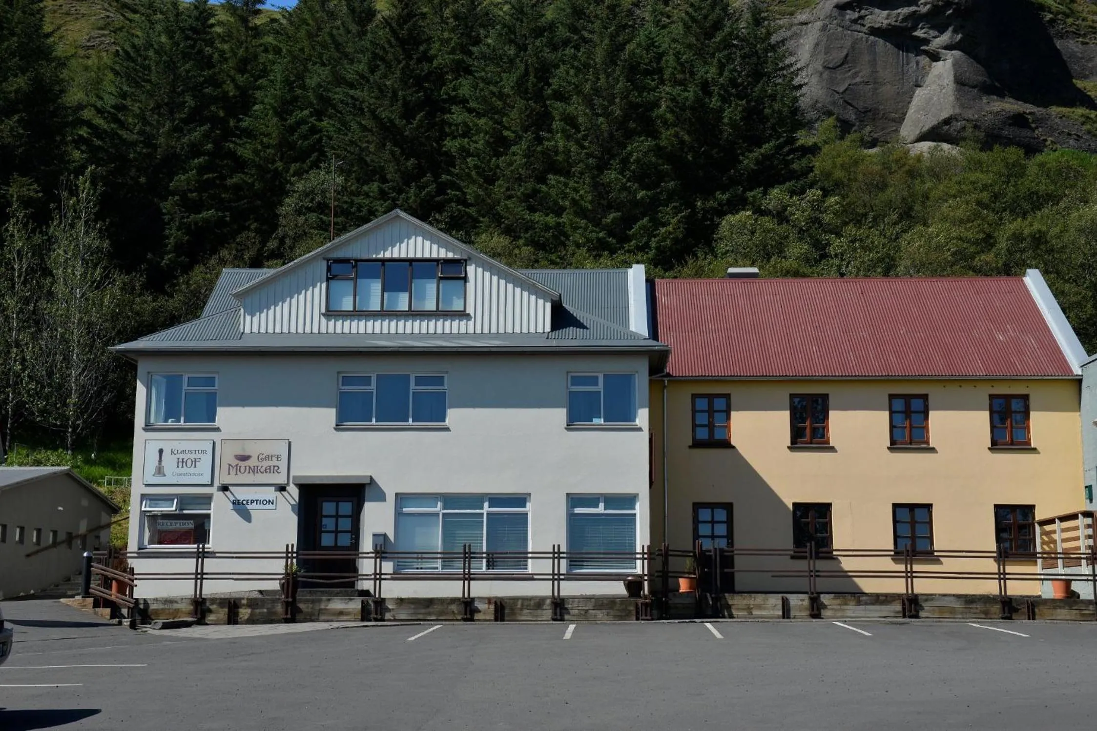 Facade/entrance in Klausturhof Guesthouse