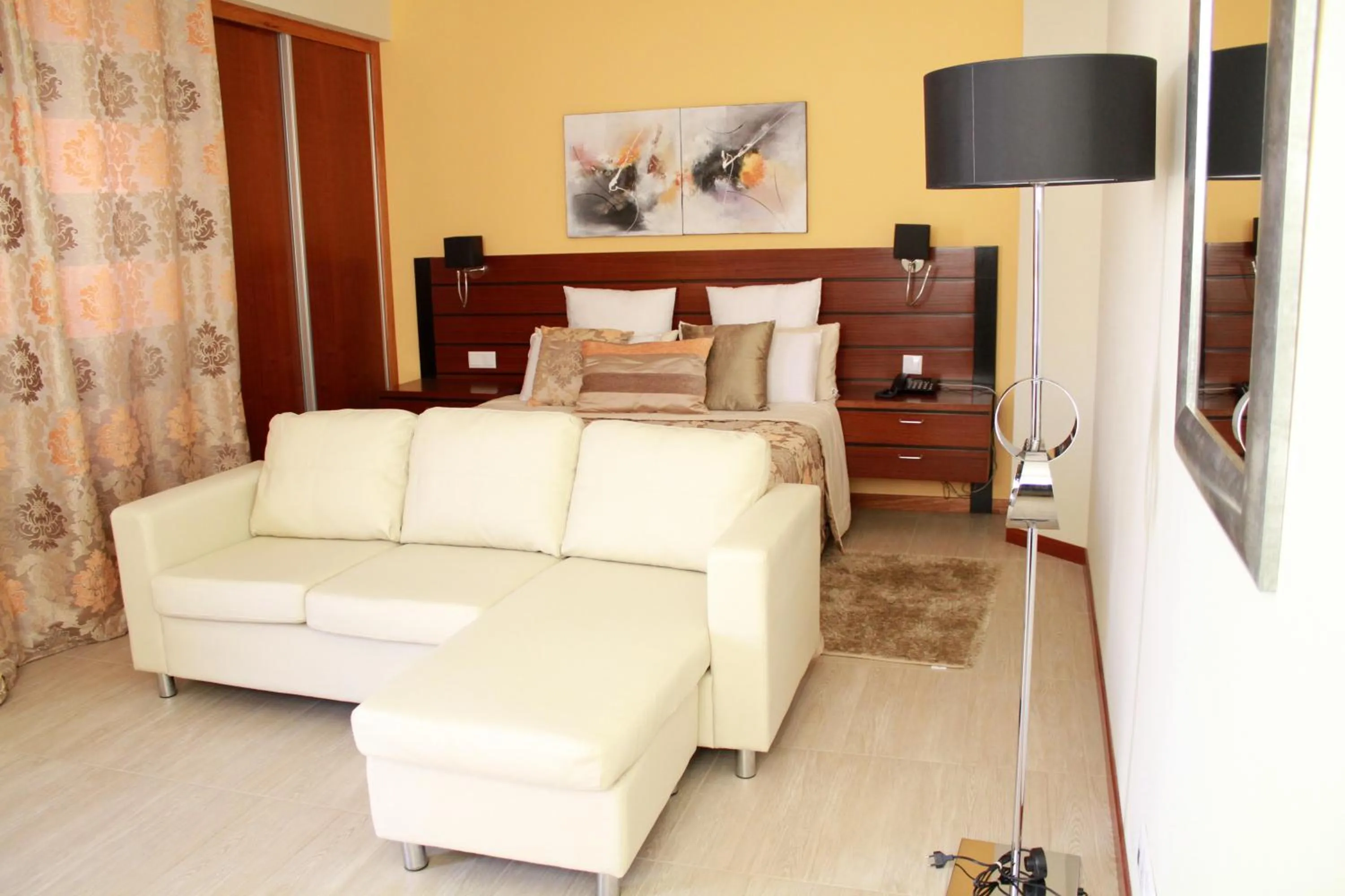 Photo of the whole room in Mindelo Residencial