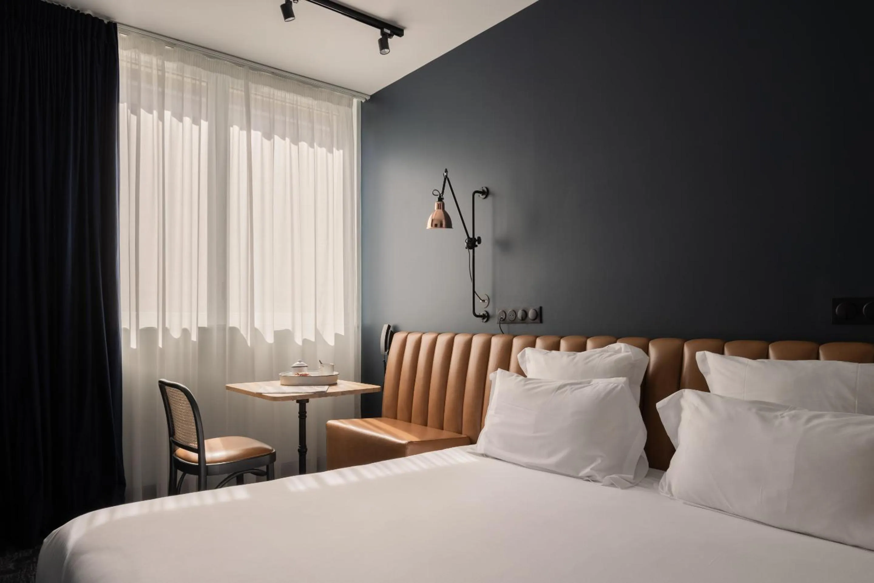 Bedroom, Bed in 1.75 Paris Le Charme