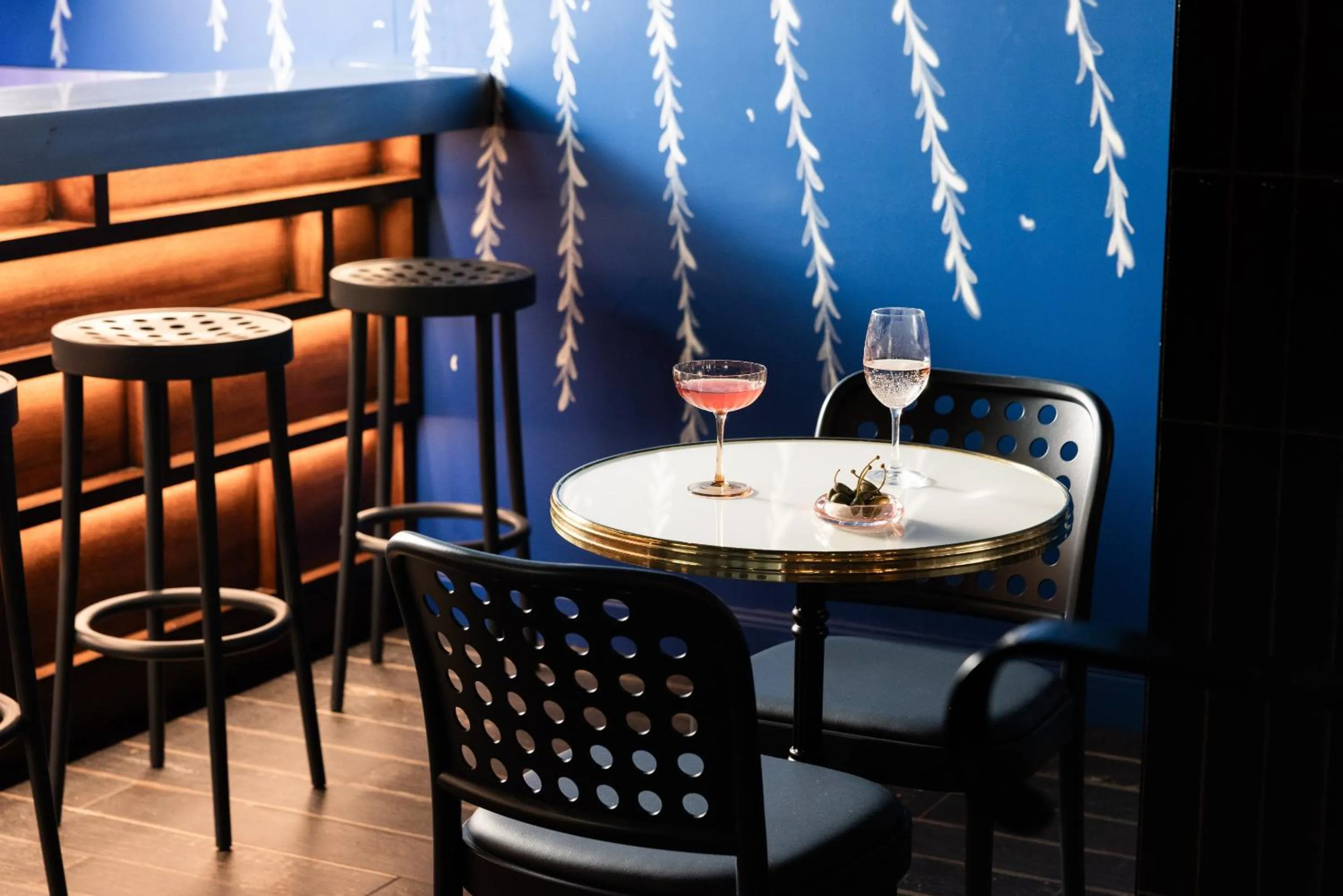 Dining area in 1.75 Paris Le Charme