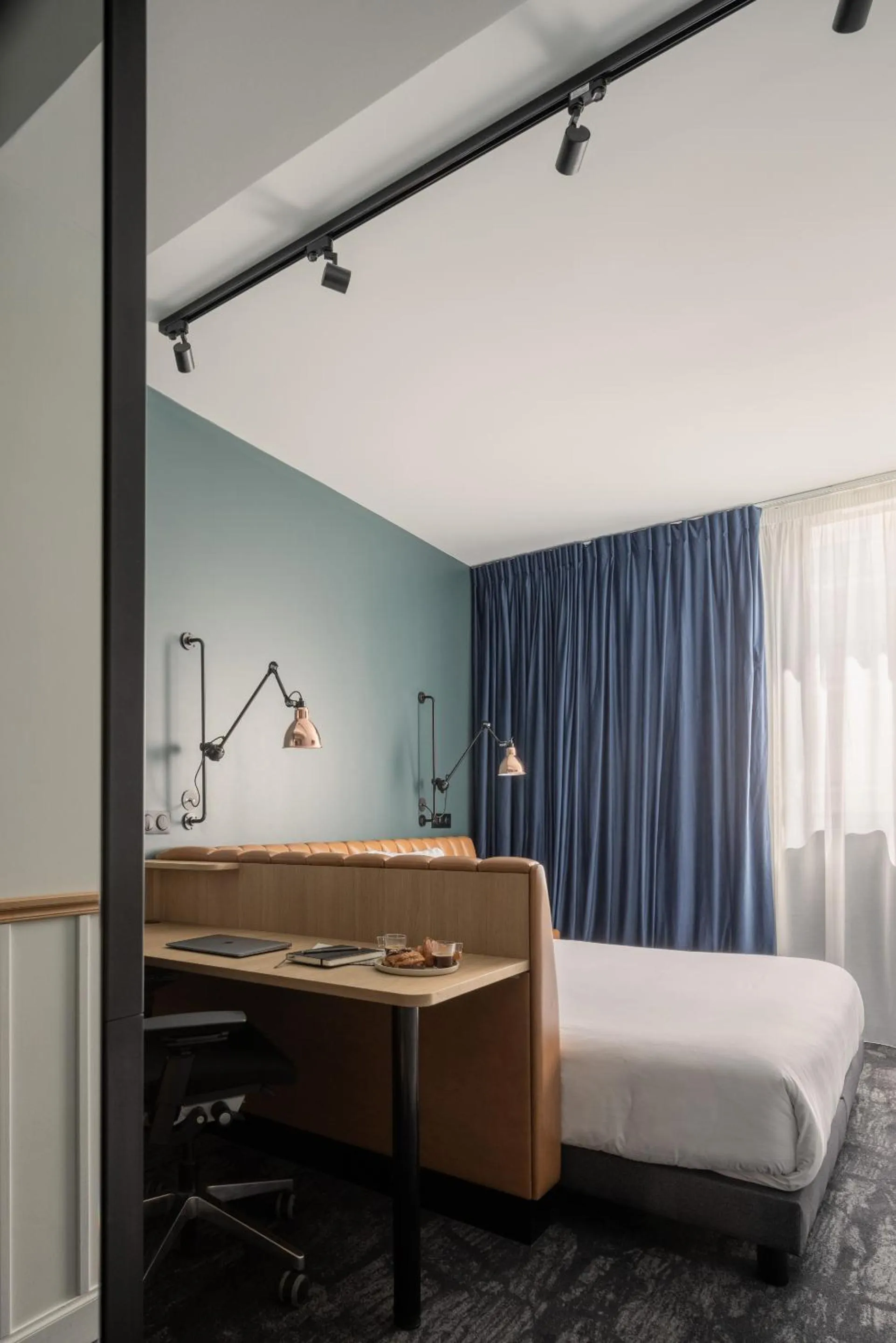 Bedroom, Bed in 1.75 Paris Le Charme