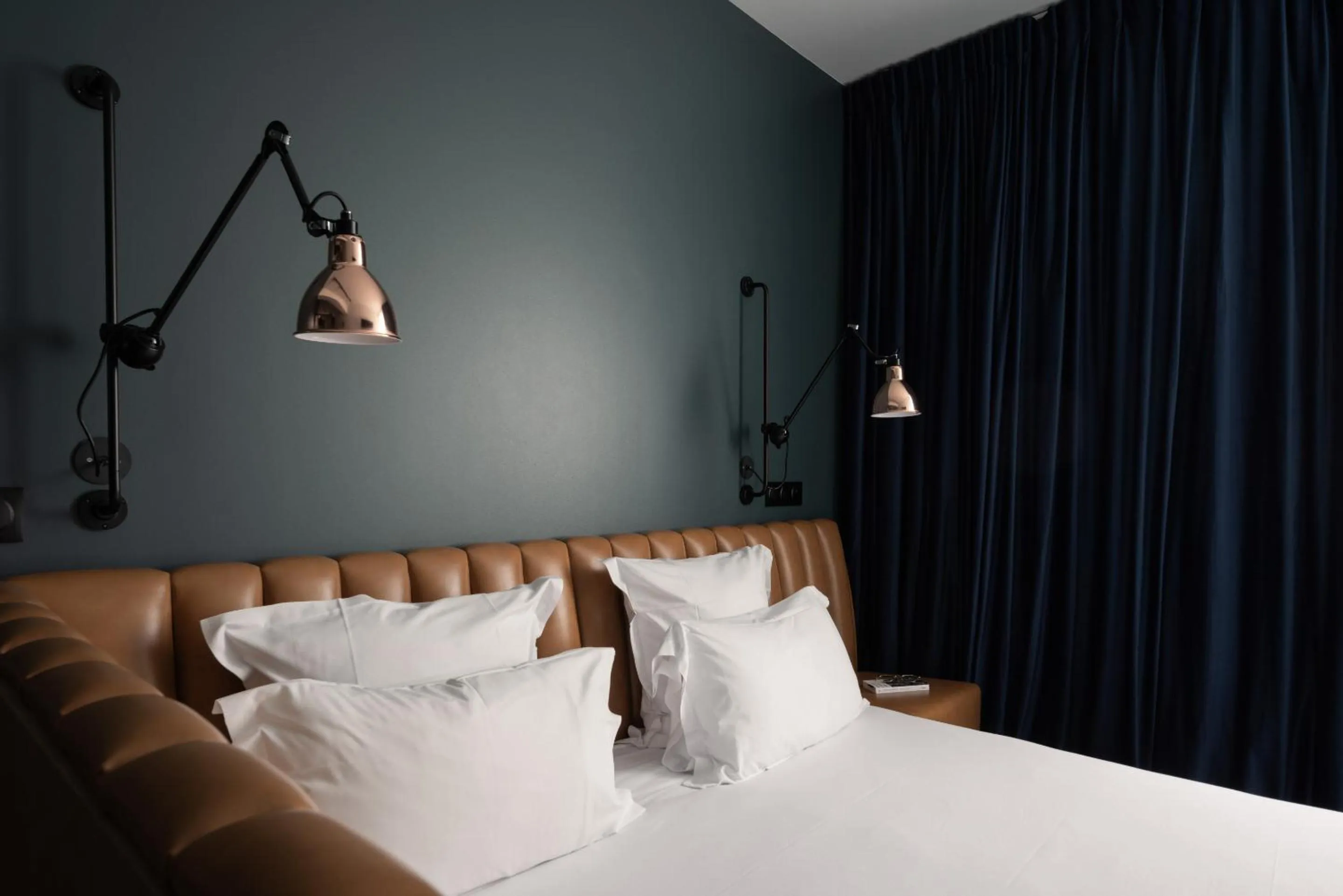 Bedroom, Bed in 1.75 Paris Le Charme