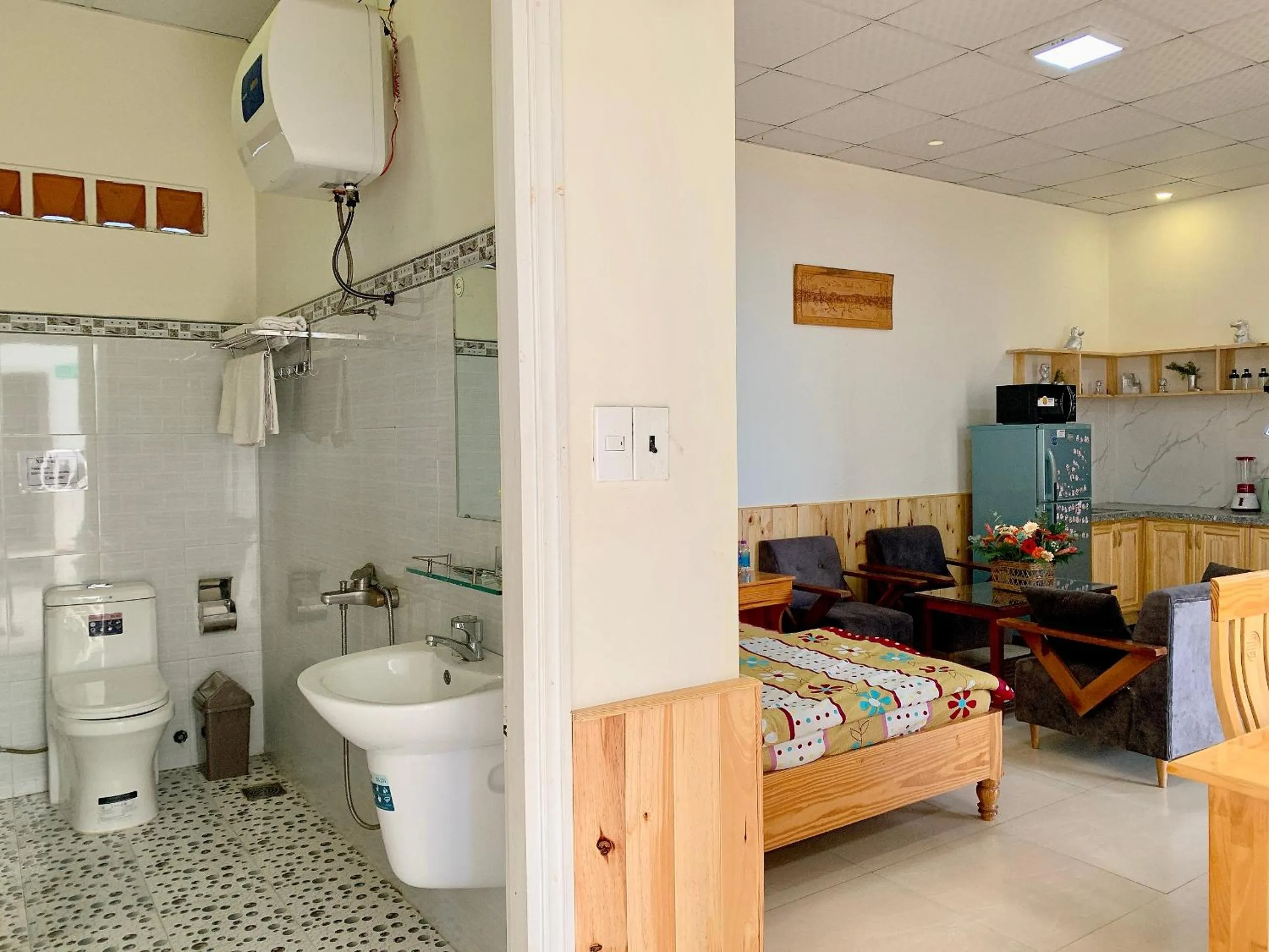 Shower in Hoang Nguyen Hotel