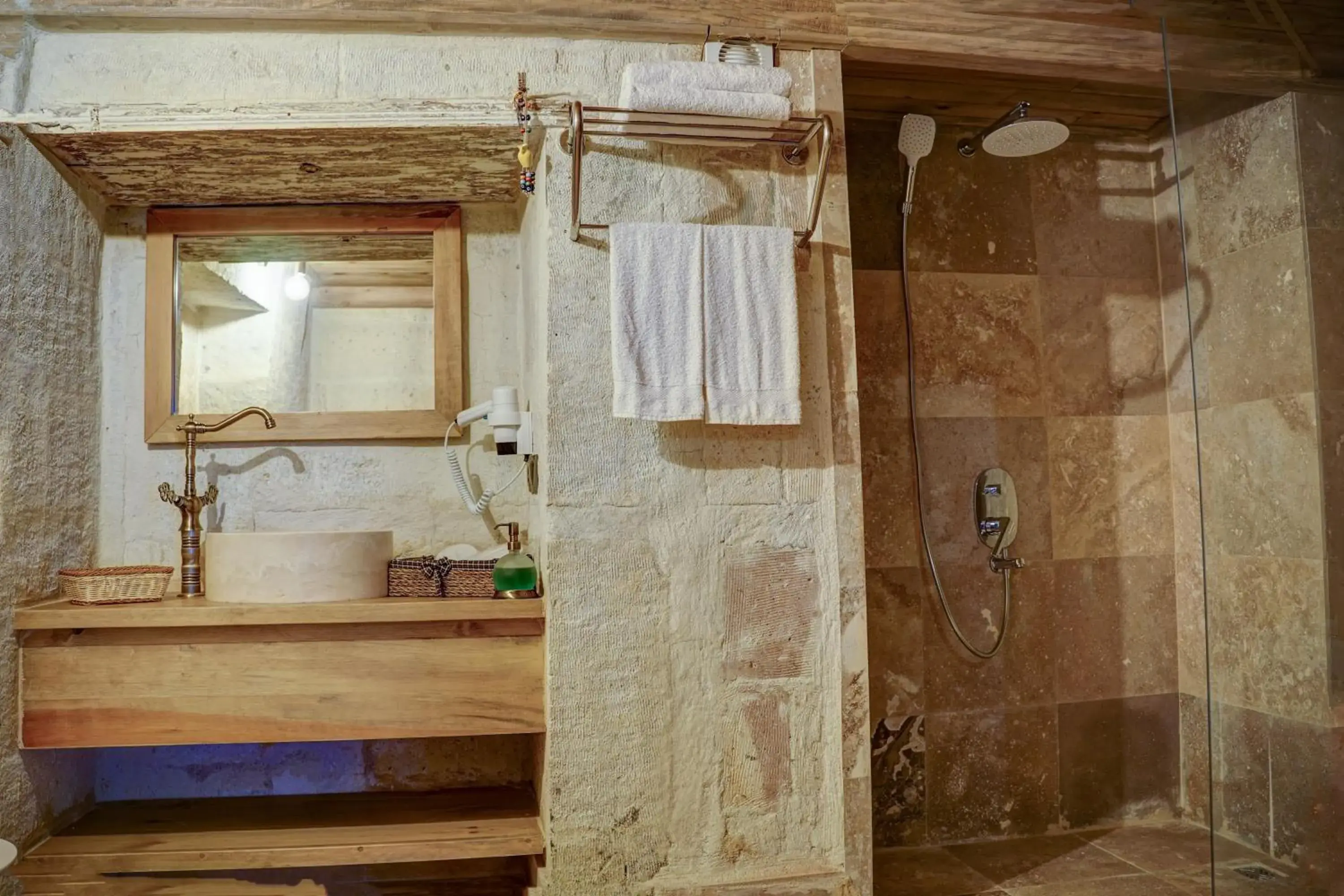 Shower in Cappadocia Alfa Cave Hotel Shower in Cappadocia Alfa Cave Hotel