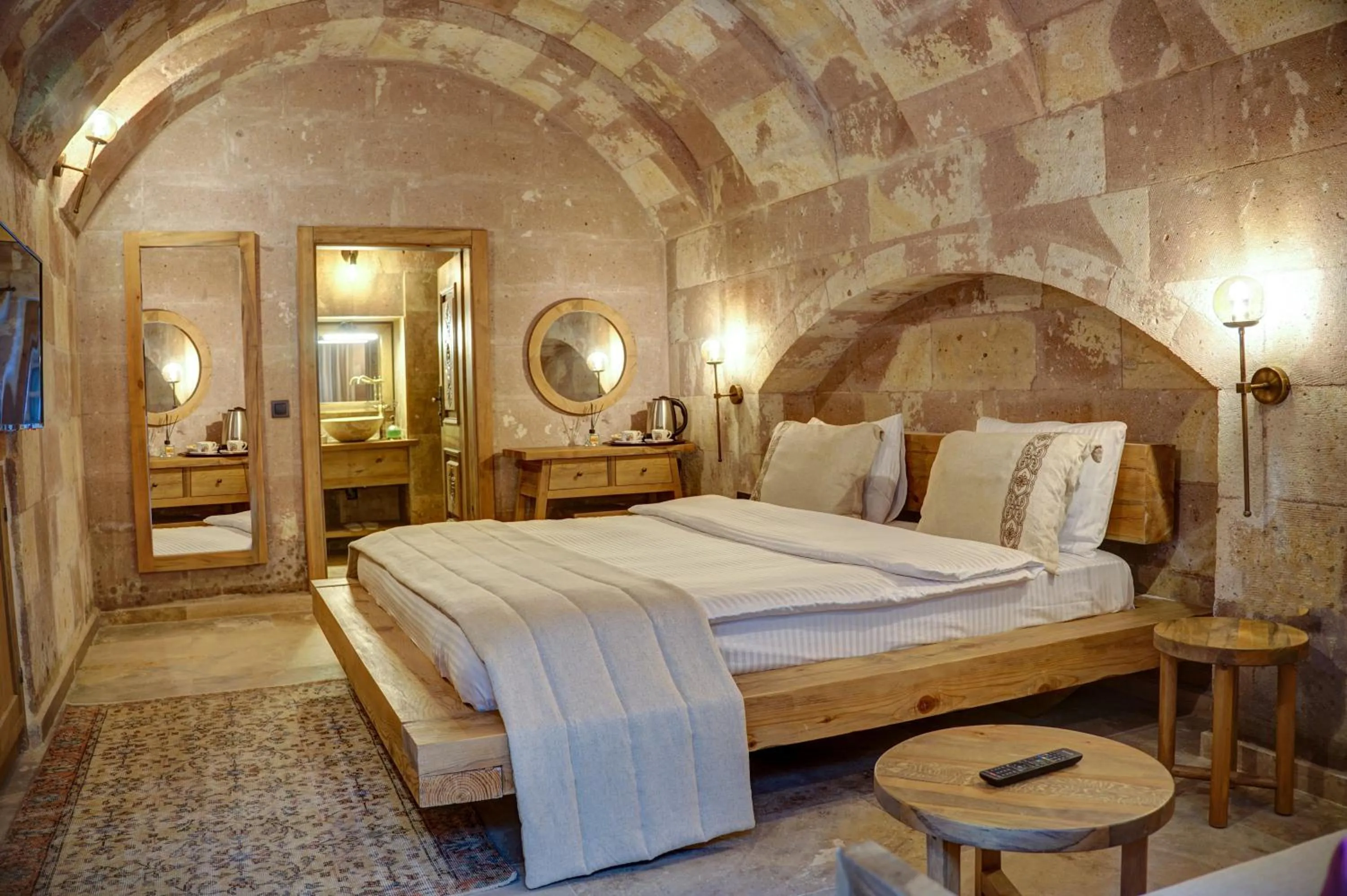 Toilet, Bed in Cappadocia Alfa Cave Hotel