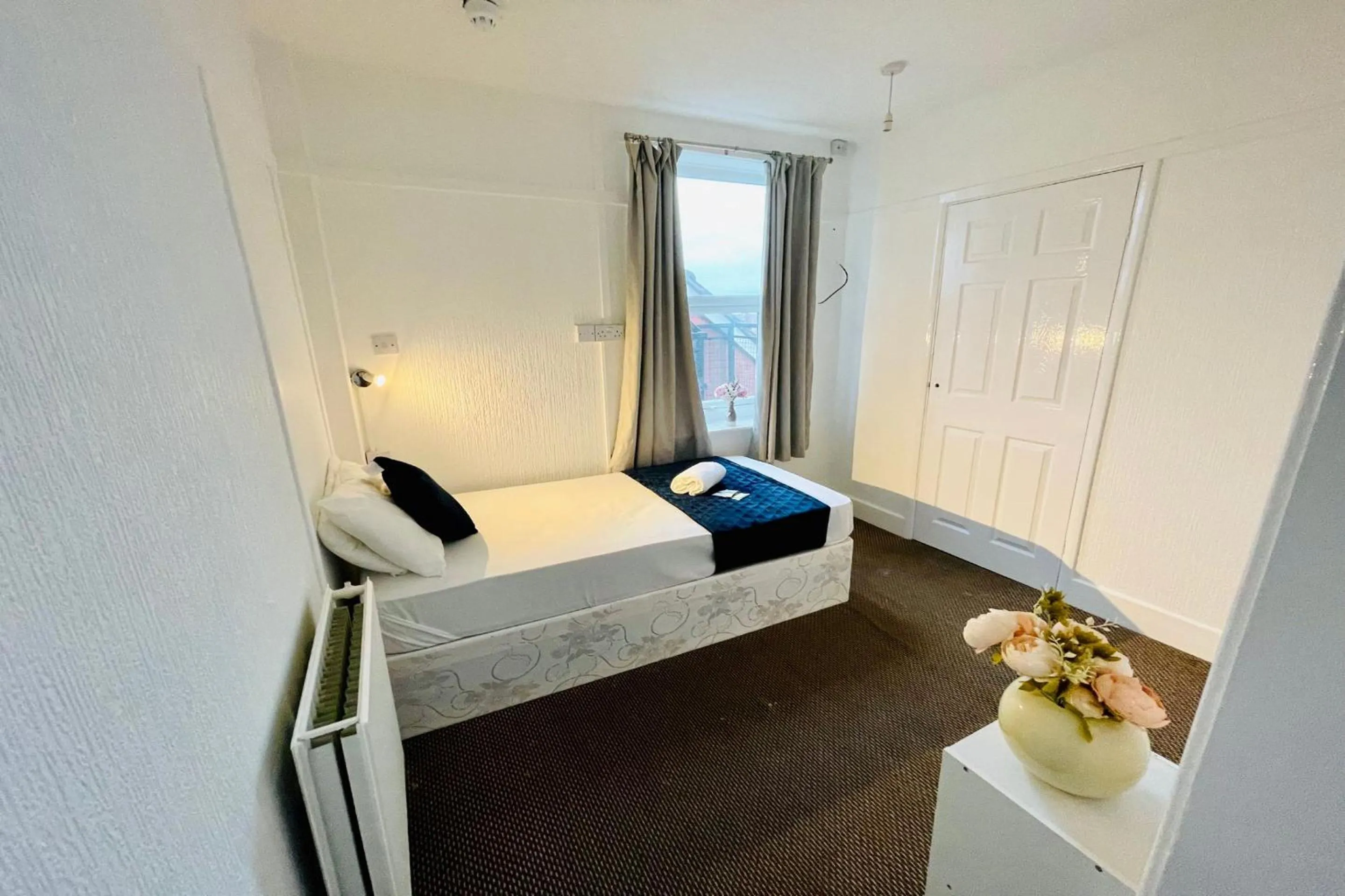 Bedroom in OYO The Sun Hotel