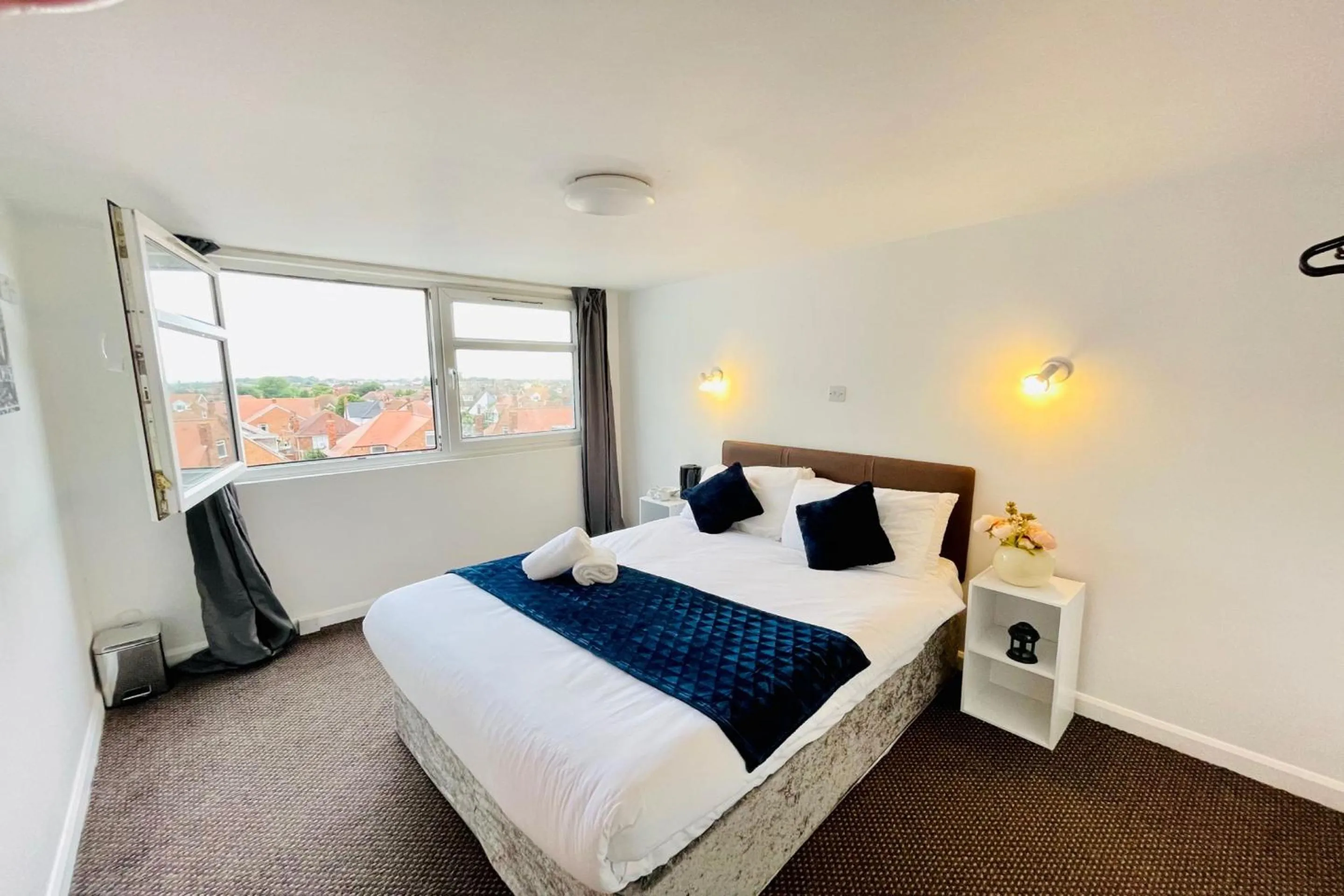 Bedroom in OYO The Sun Hotel