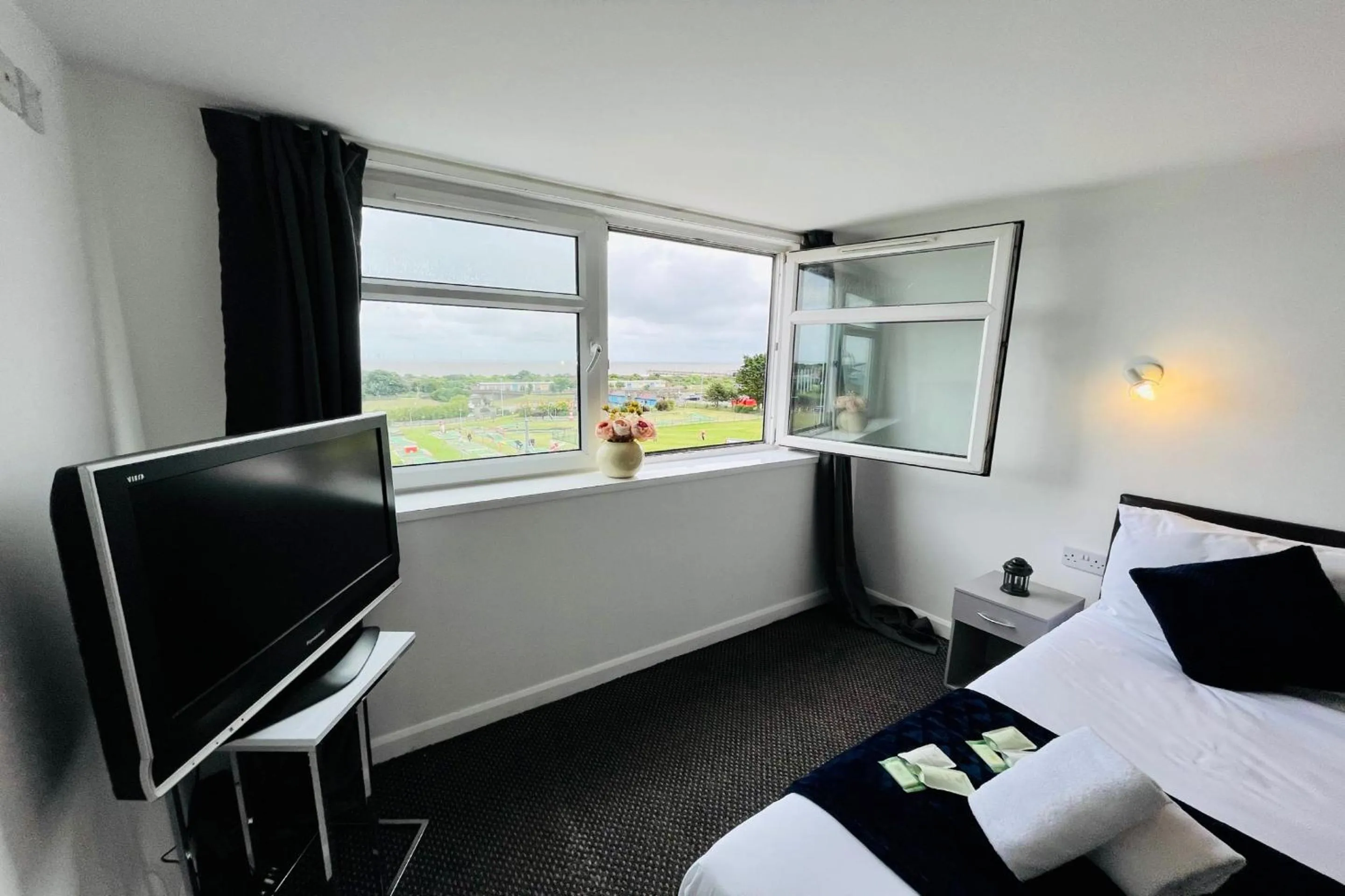 TV and multimedia, TV/Entertainment Center in OYO The Sun Hotel