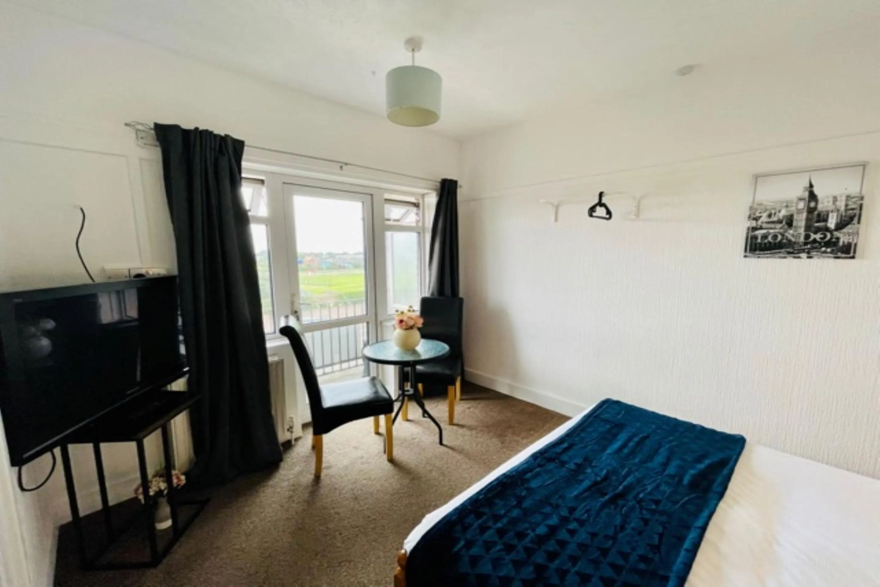 TV and multimedia, TV/Entertainment Center in OYO The Sun Hotel