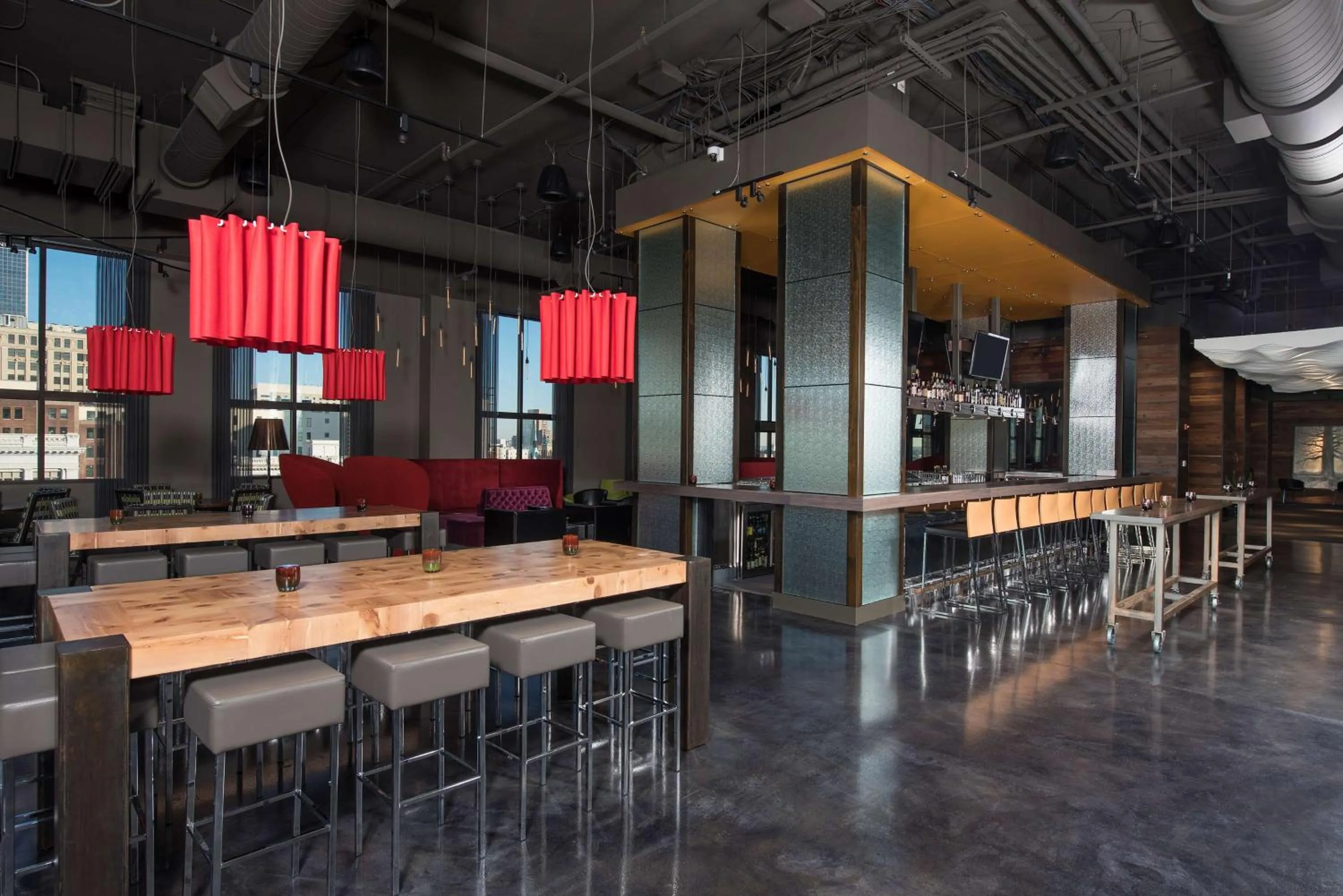 Lounge or bar in Hilton Garden Inn Louisville Downtown