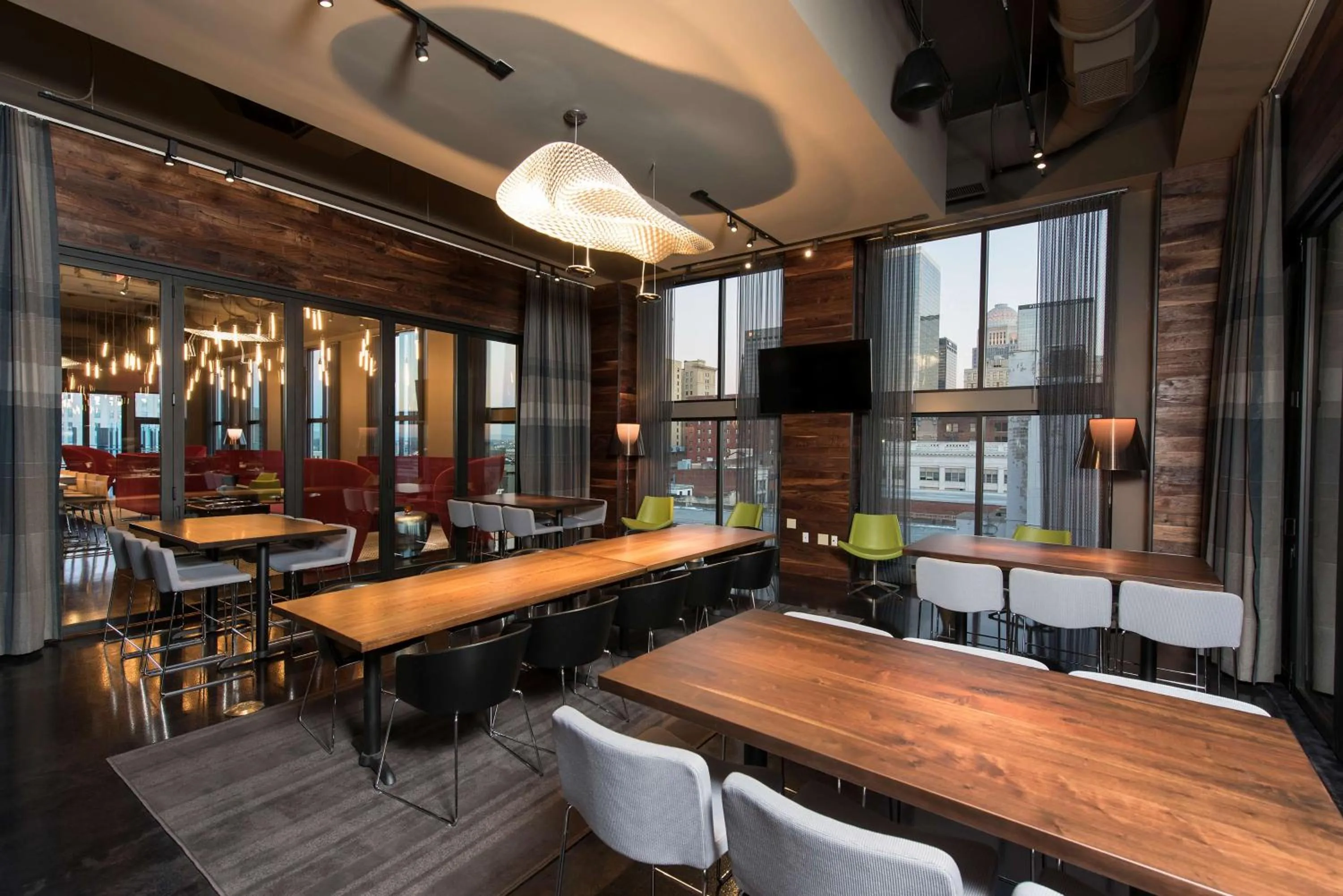 Restaurant/places to eat in Hilton Garden Inn Louisville Downtown