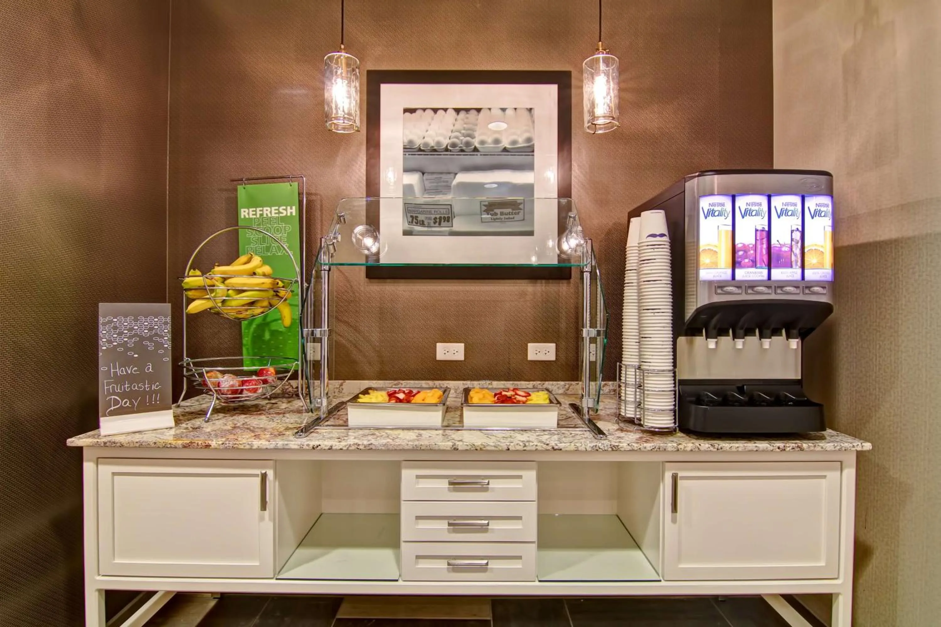 Breakfast in Hampton Inn and Suites Cincinnati - Downtown