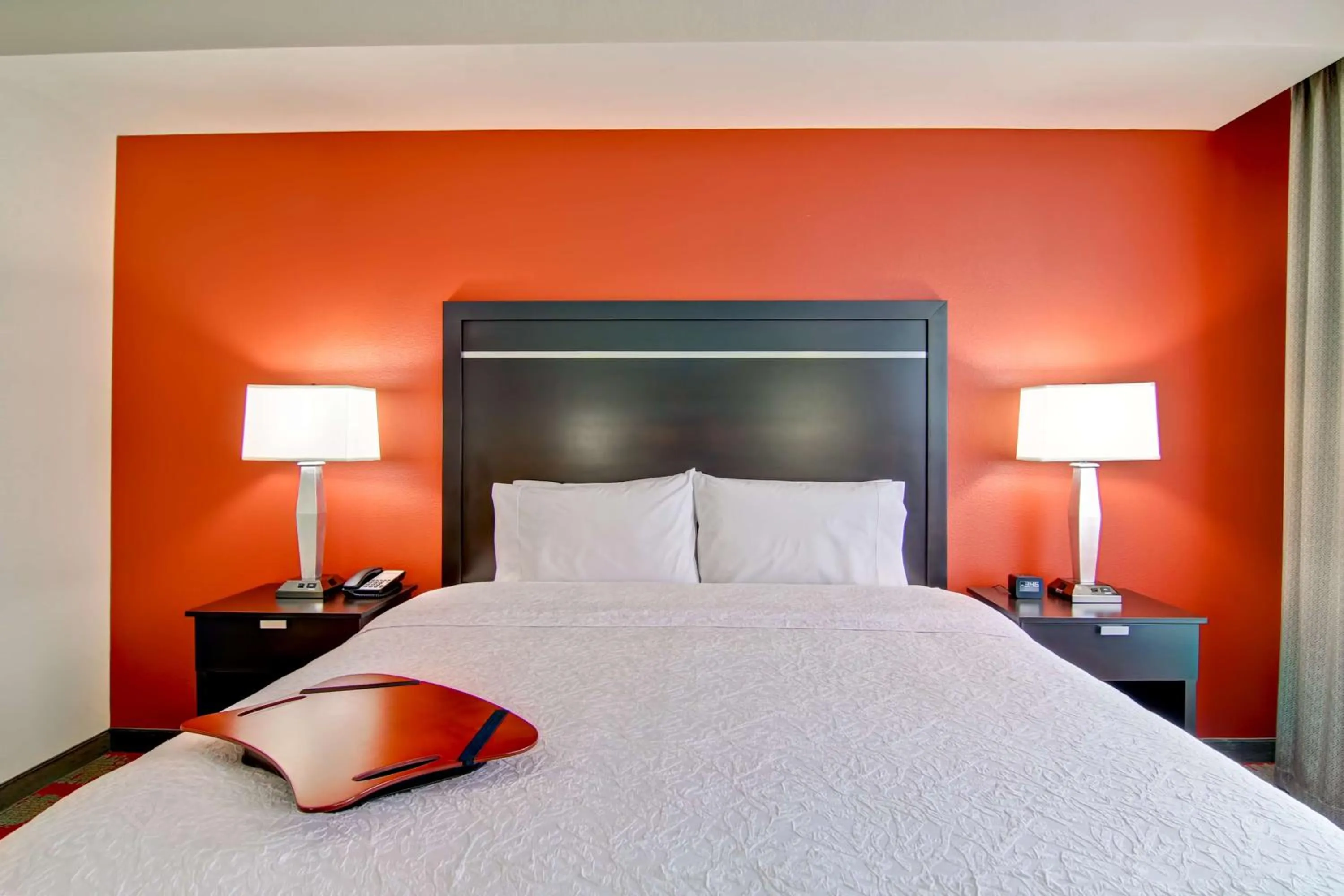 Bed in Hampton Inn and Suites Cincinnati - Downtown