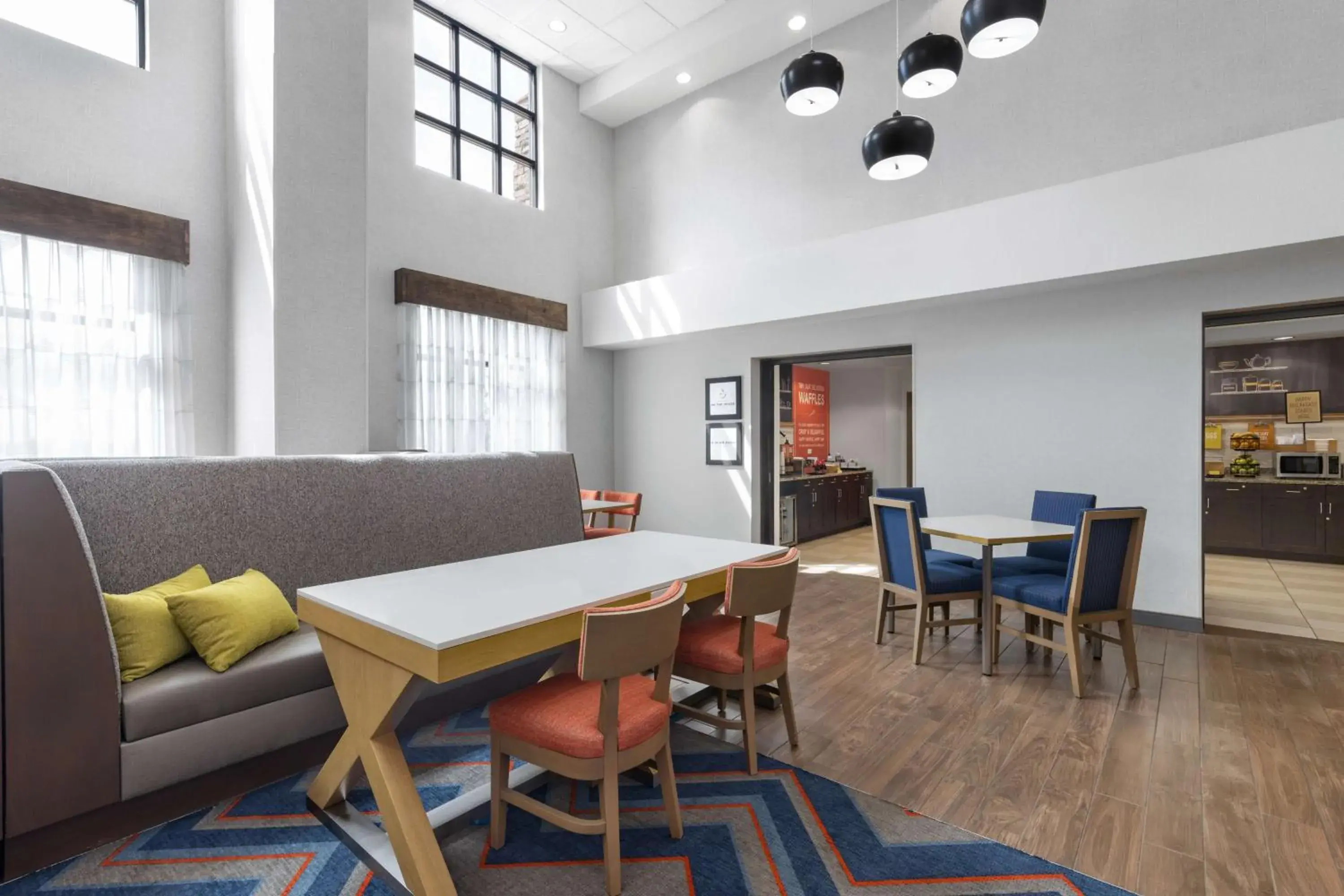 Breakfast in Hampton Inn & Suites Douglas Breakfast in Hampton Inn & Suites Douglas