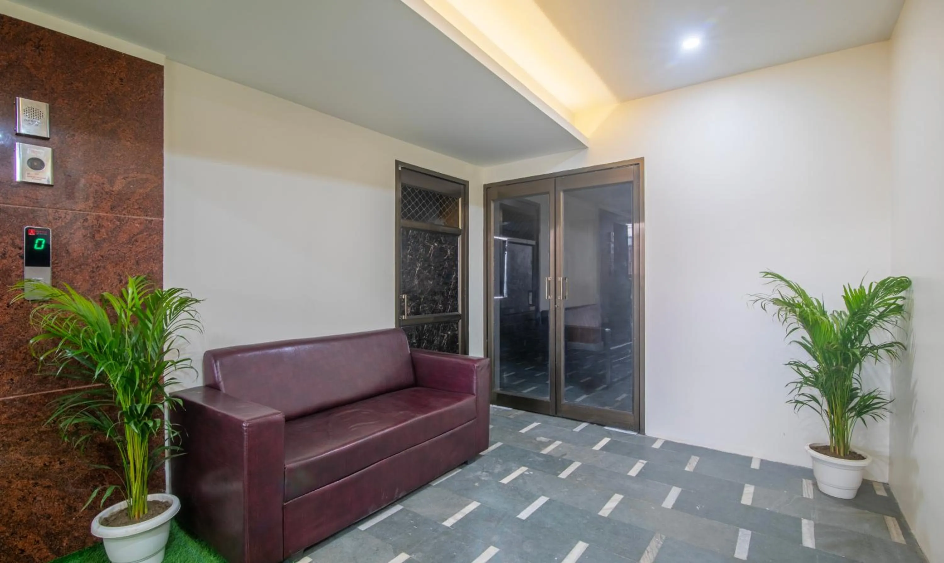 Seating area in Treebo Golden Kashi