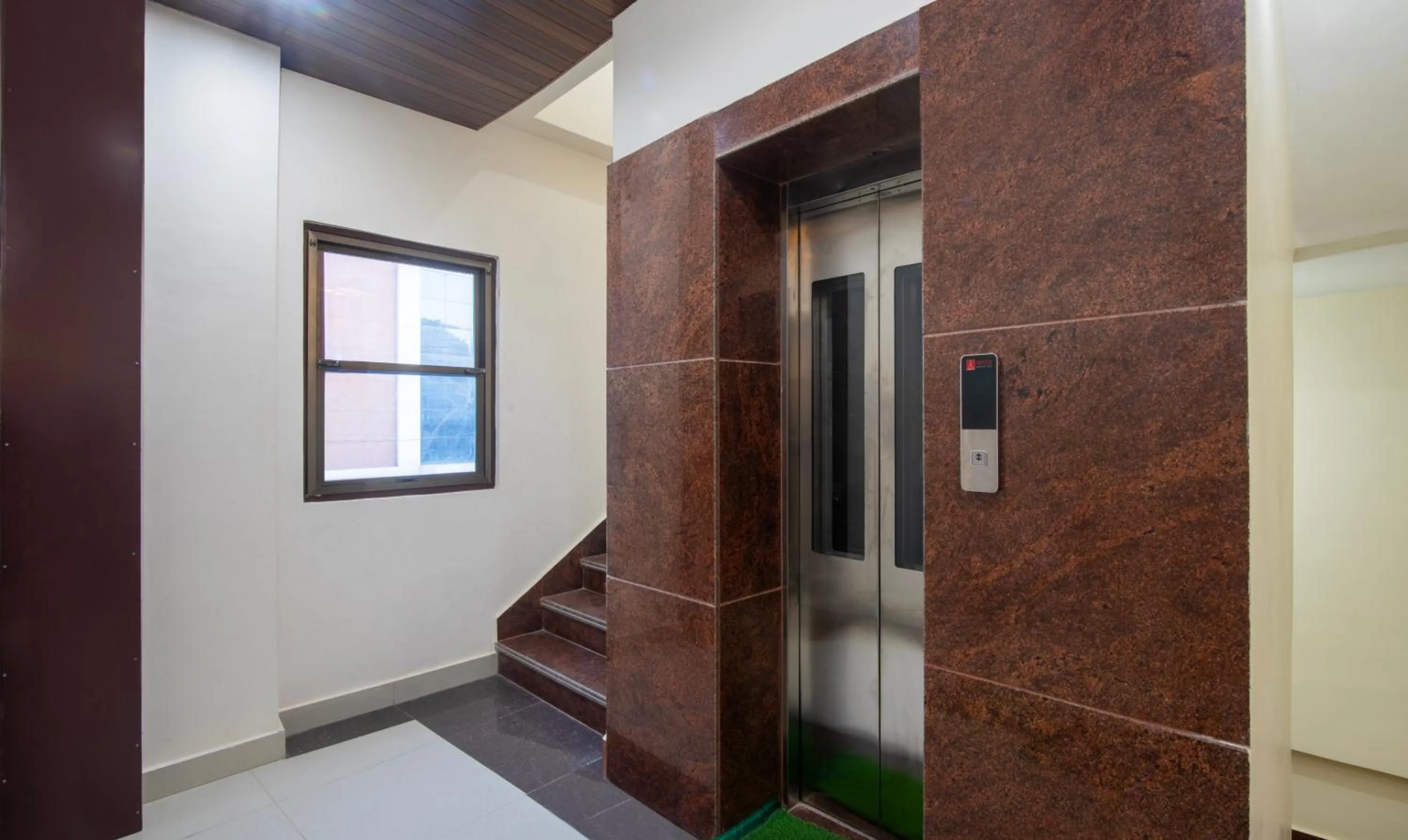 elevator in Treebo Golden Kashi