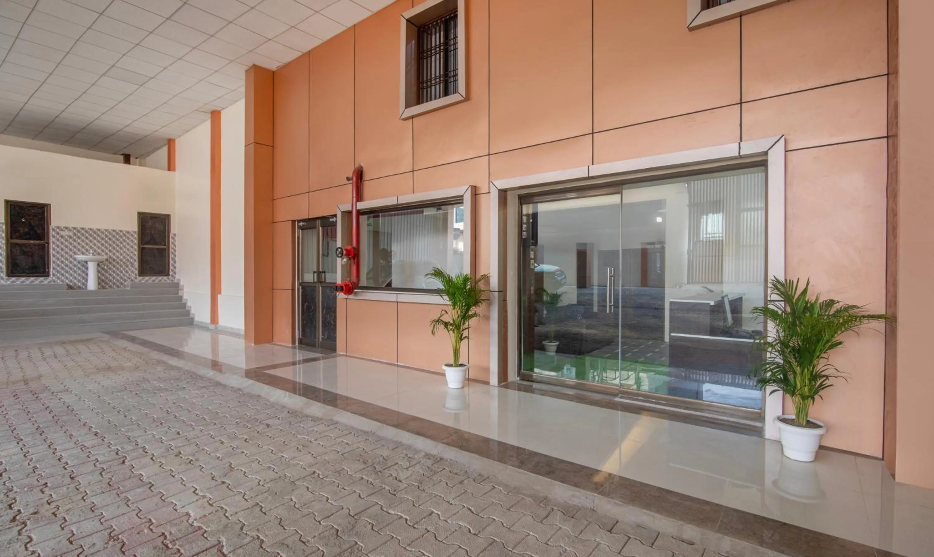 Facade/entrance in Treebo Golden Kashi