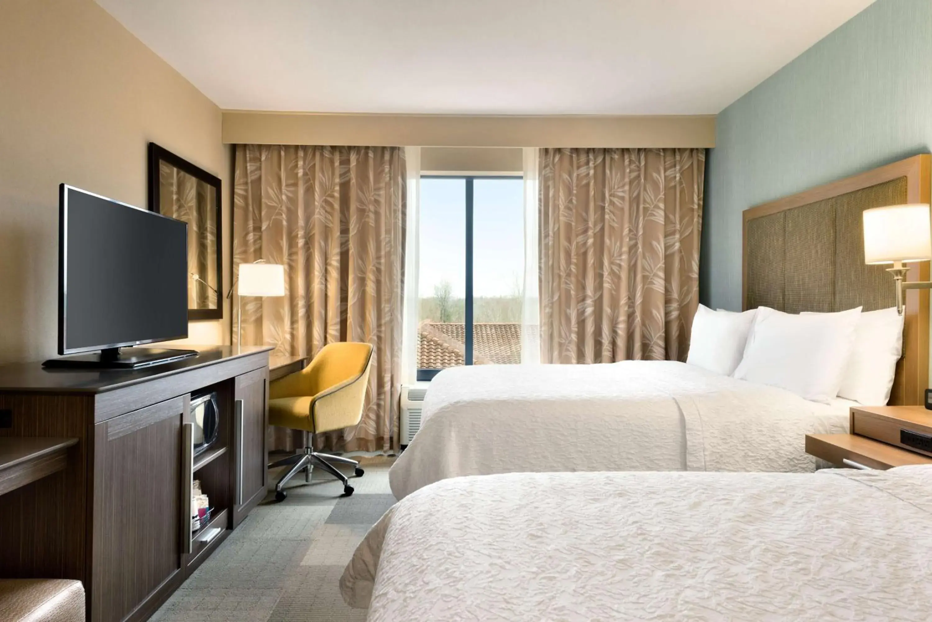 Bed in Hampton Inn and Suites Monroe Bed in Hampton Inn and Suites Monroe