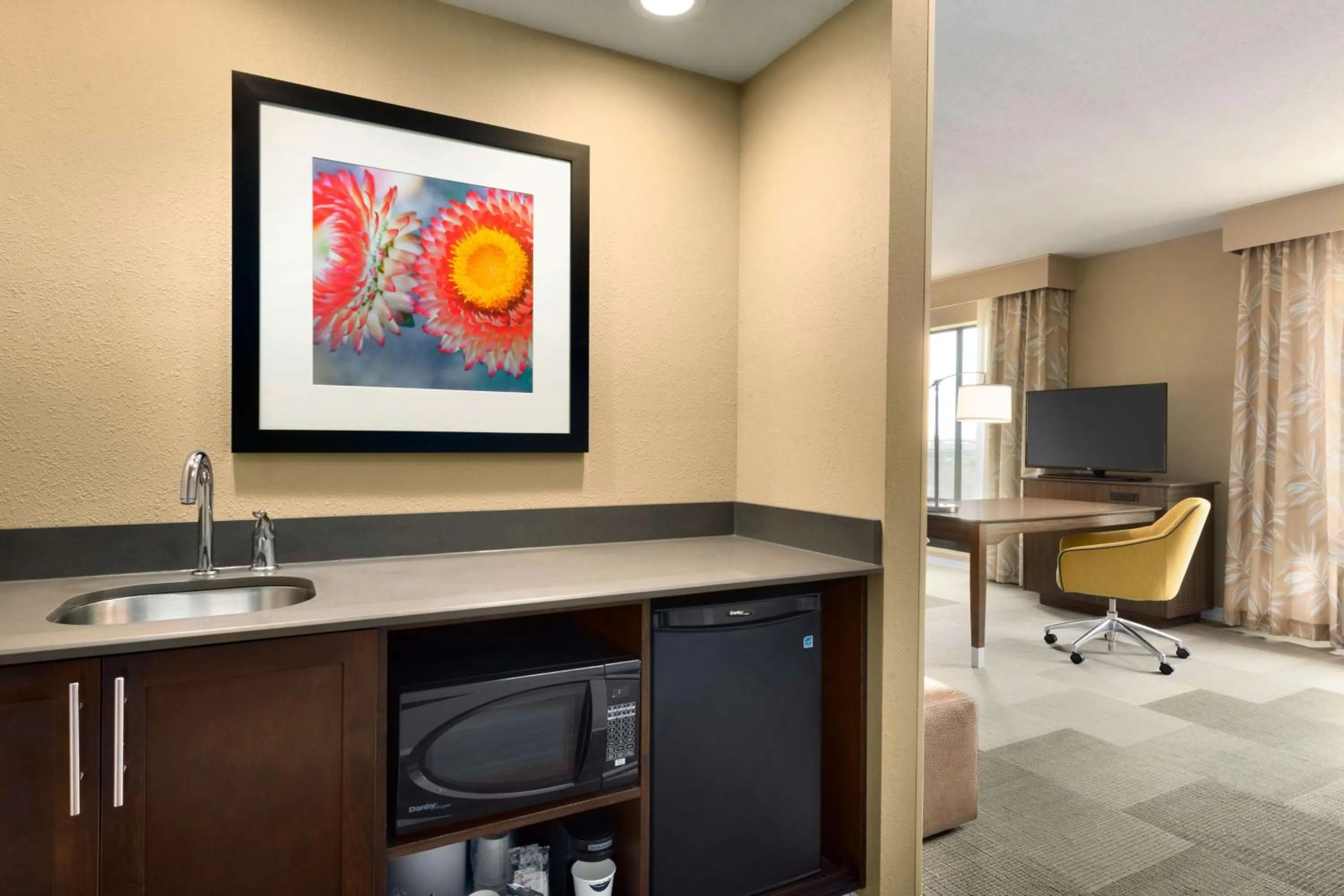 Kitchen or kitchenette in Hampton Inn and Suites Monroe