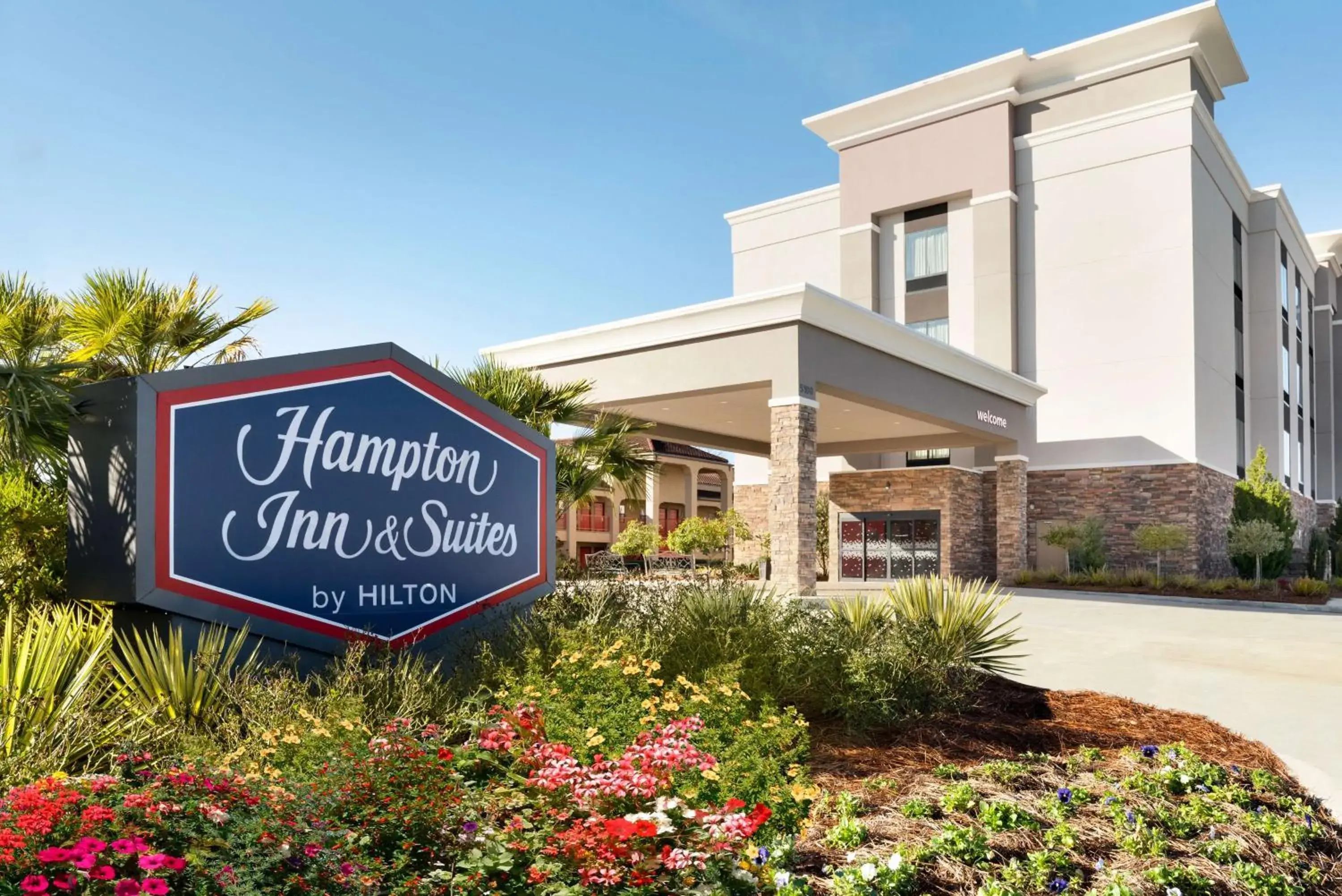 Property building in Hampton Inn and Suites Monroe Property building in Hampton Inn and Suites Monroe