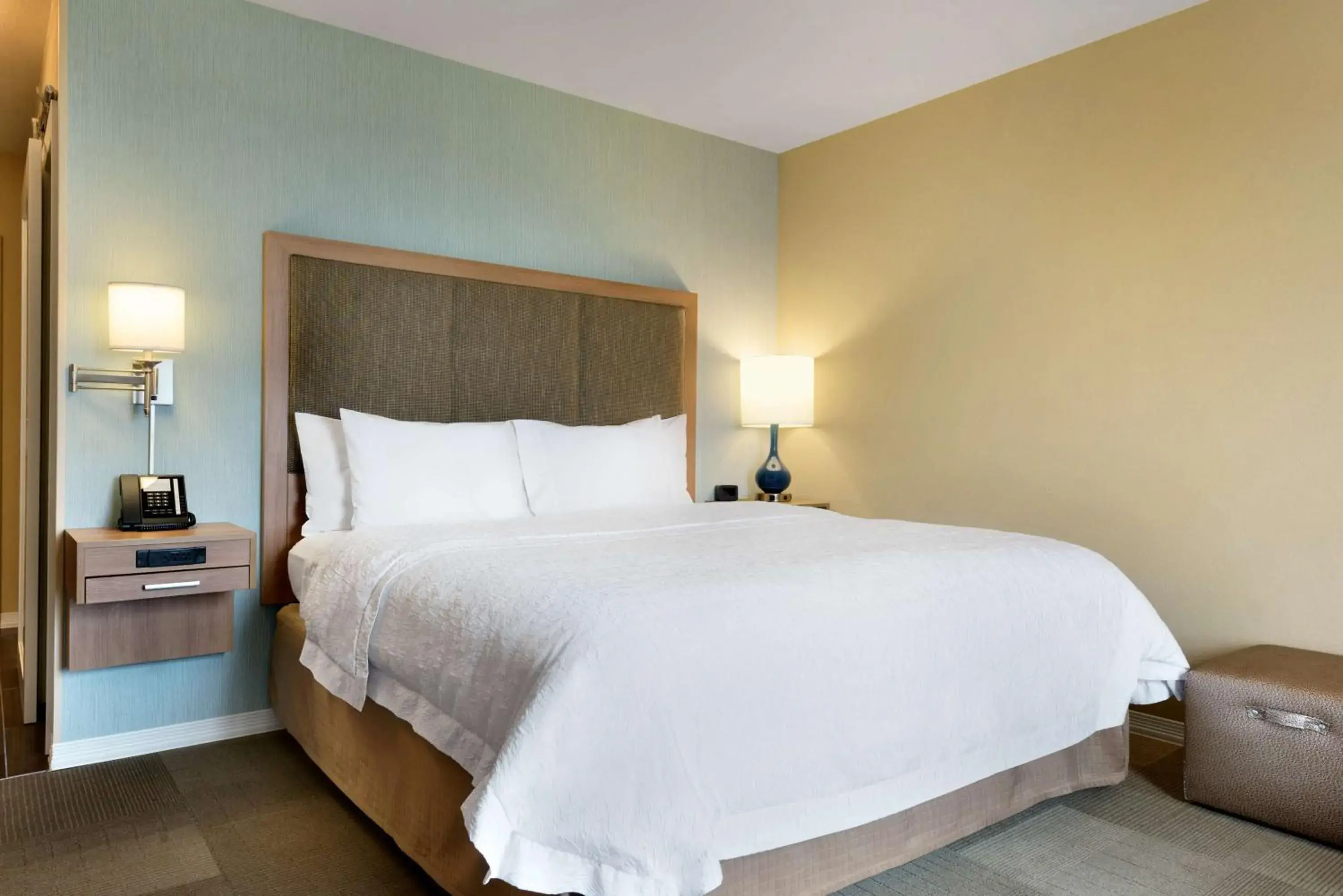 Bed in Hampton Inn and Suites Monroe Bed in Hampton Inn and Suites Monroe