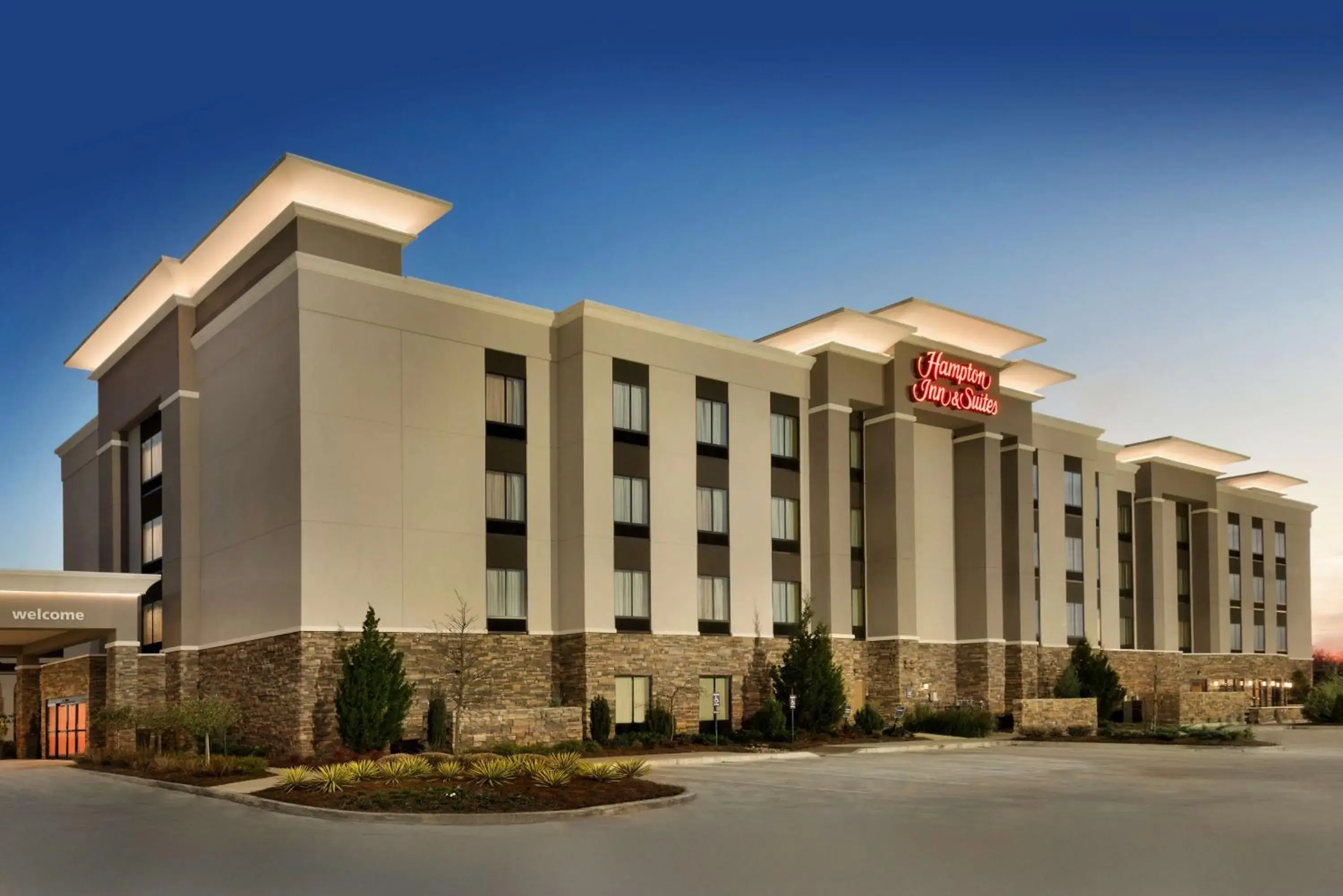 Property building in Hampton Inn and Suites Monroe Property building in Hampton Inn and Suites Monroe