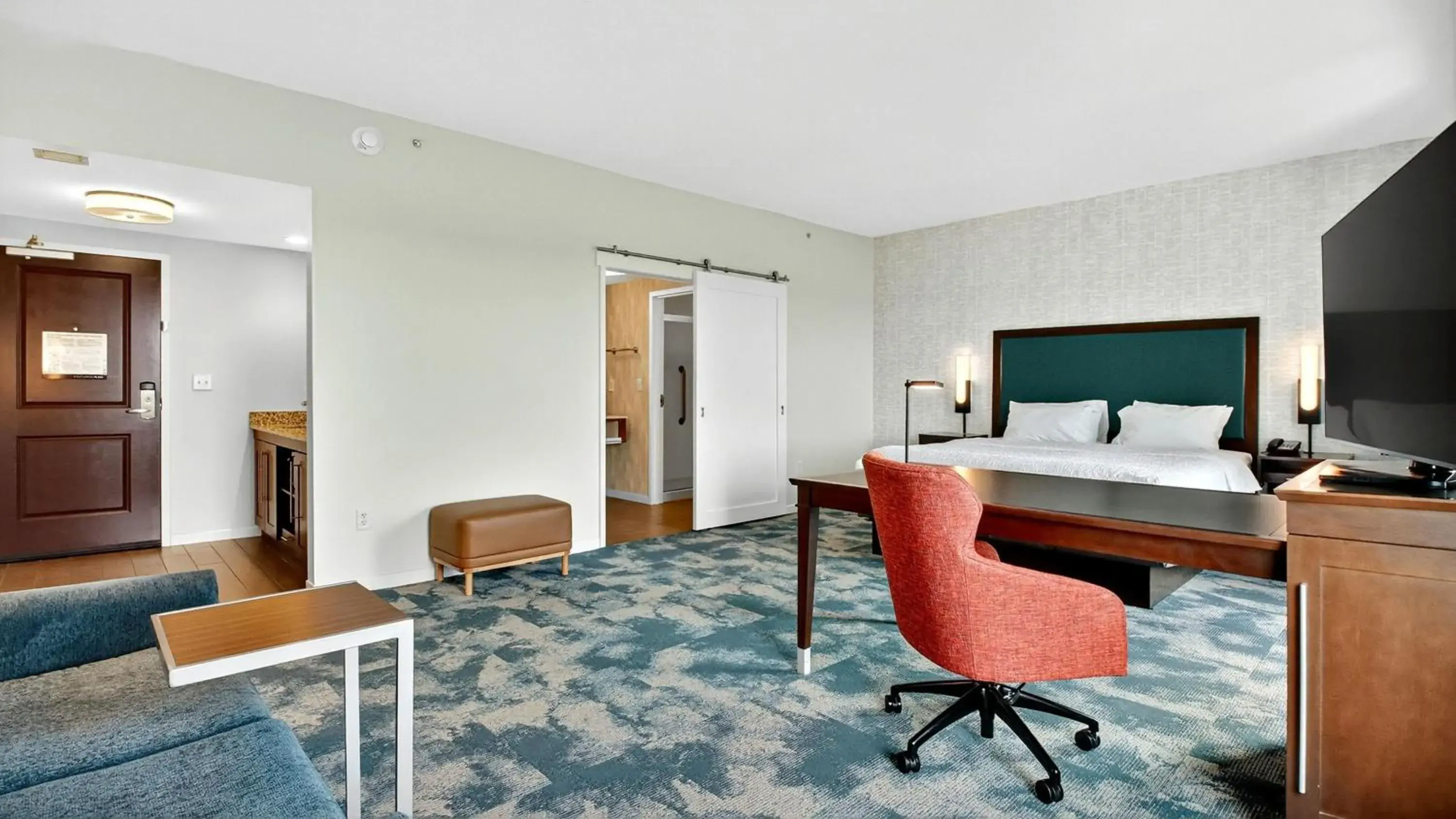 Bedroom, Bed in Hampton Inn & Suites Chippewa Falls Bedroom, Bed in Hampton Inn & Suites Chippewa Falls