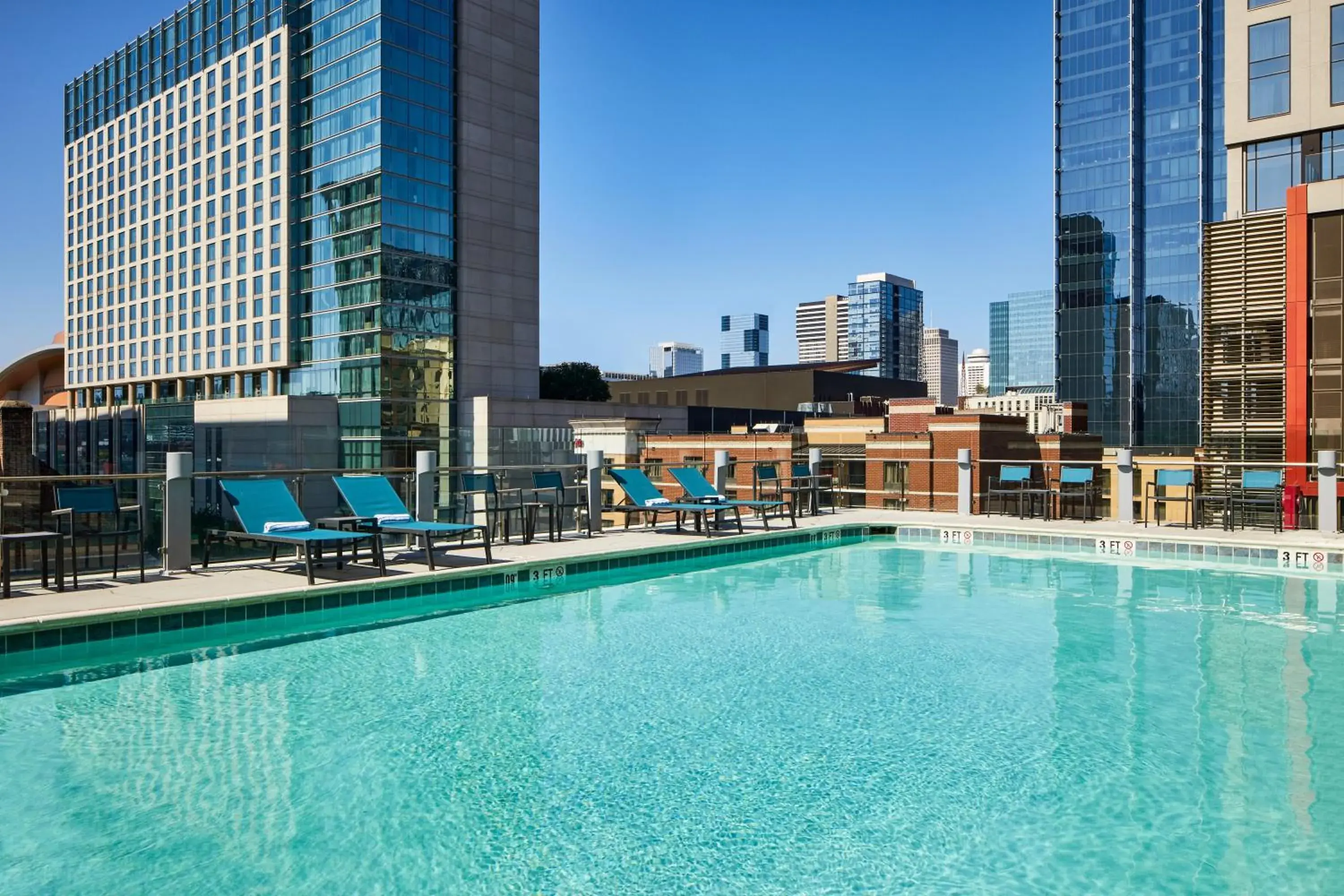 Swimming pool in Hilton Garden Inn Nashville Downtown Convention Center Swimming pool in Hilton Garden Inn Nashville Downtown Convention Center