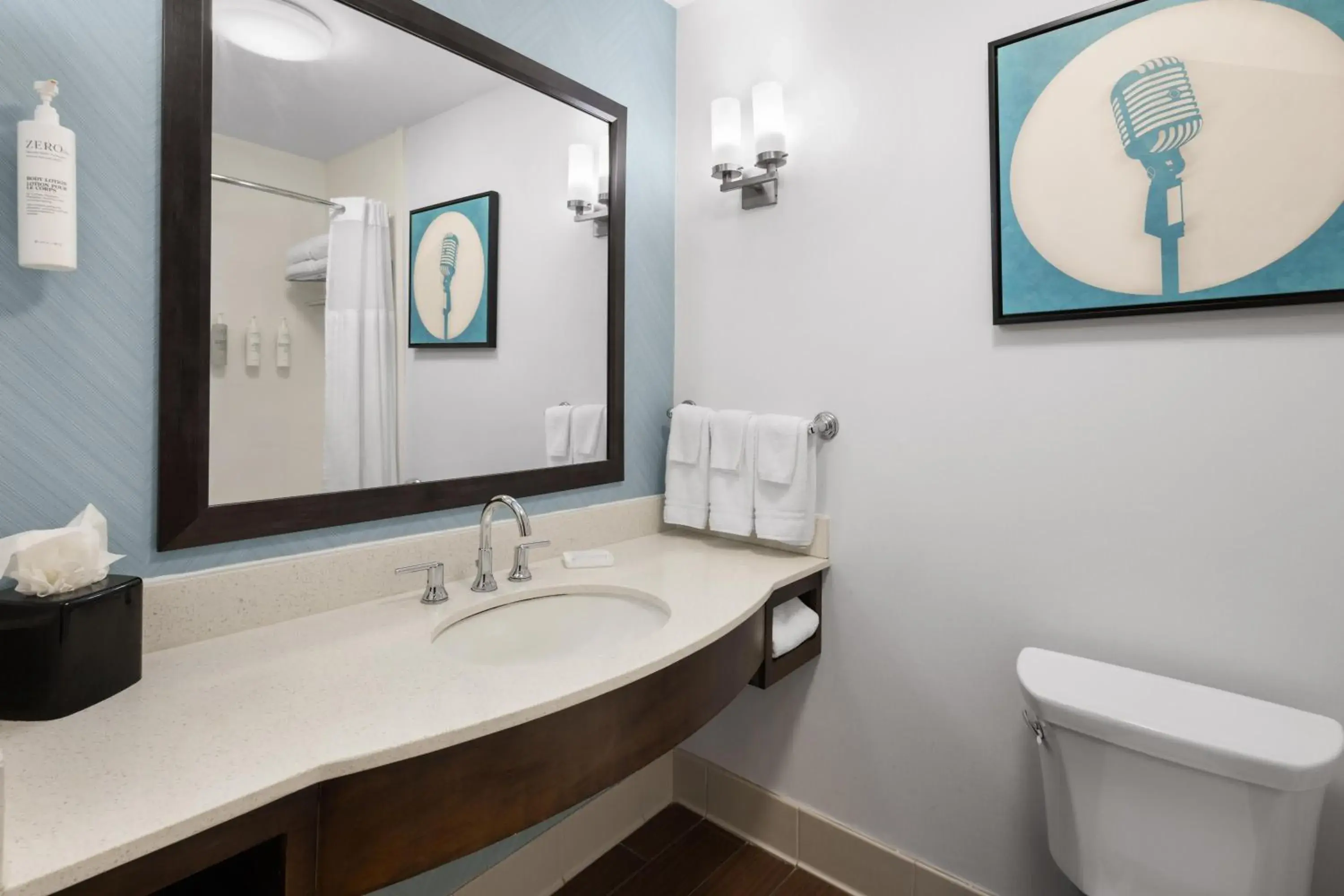 Bathroom in Hilton Garden Inn Memphis/Wolfchase Galleria Bathroom in Hilton Garden Inn Memphis/Wolfchase Galleria