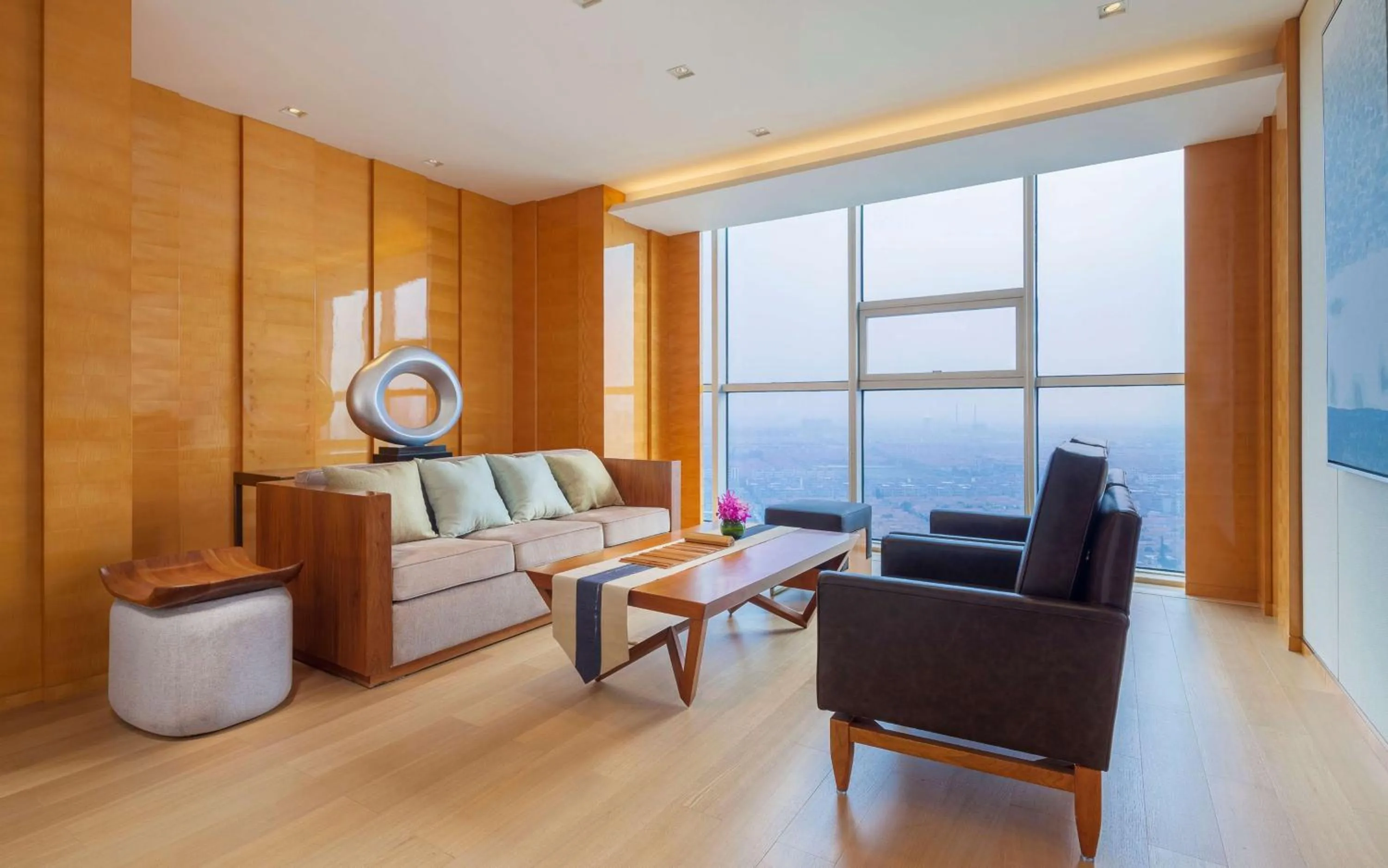 Lounge or bar in DoubleTree by Hilton Hotel Qingdao-Jimo Ancient City