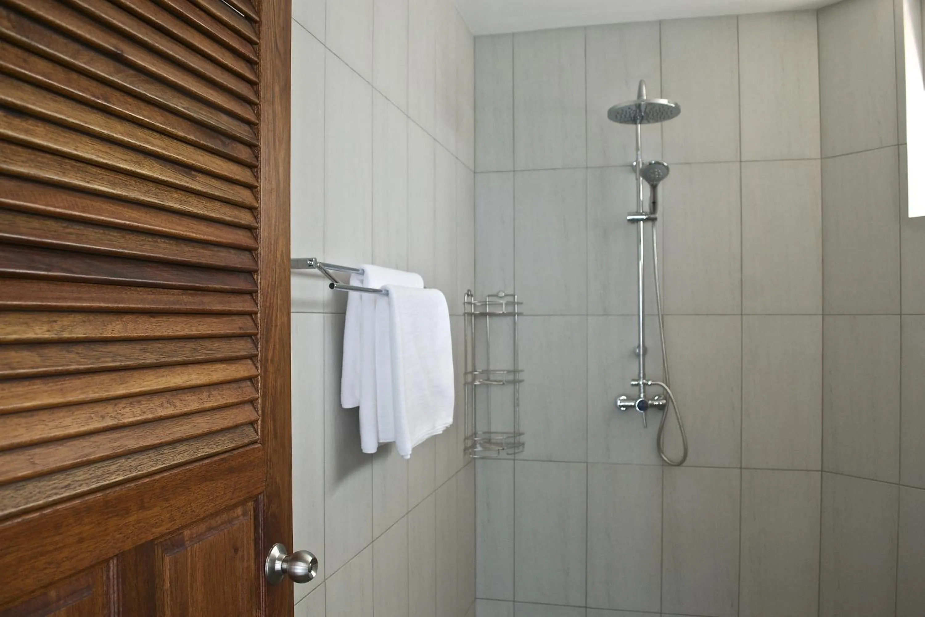 Bathroom in The Moonrakers
