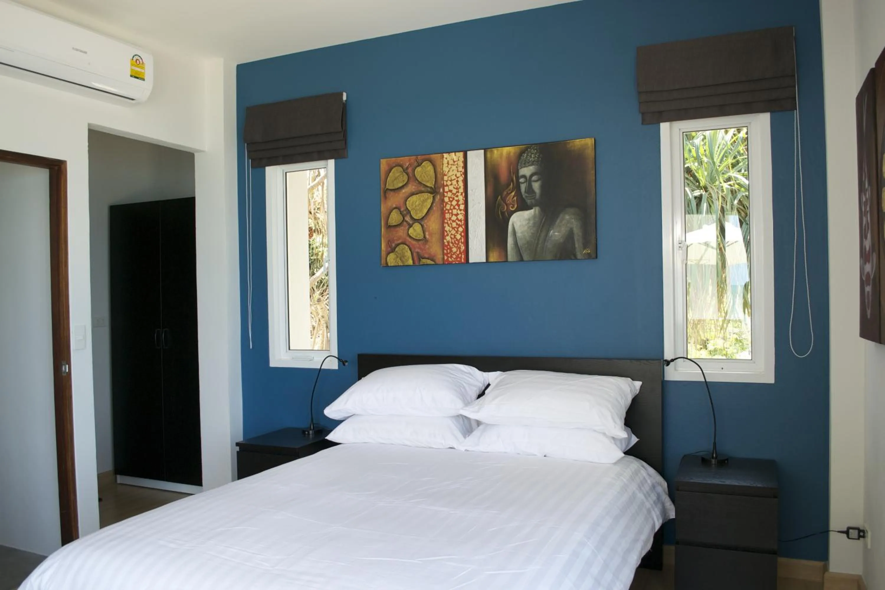 Bedroom, Bed in The Moonrakers