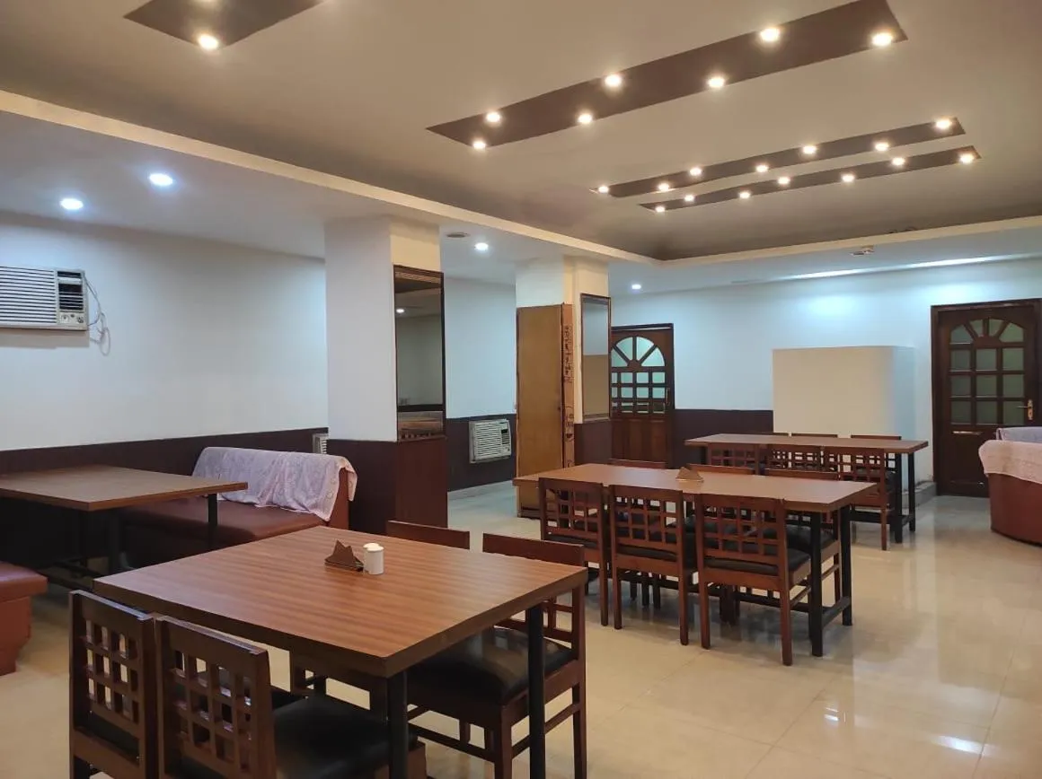 Restaurant/places to eat in Hotel Ambarish Grand Residency