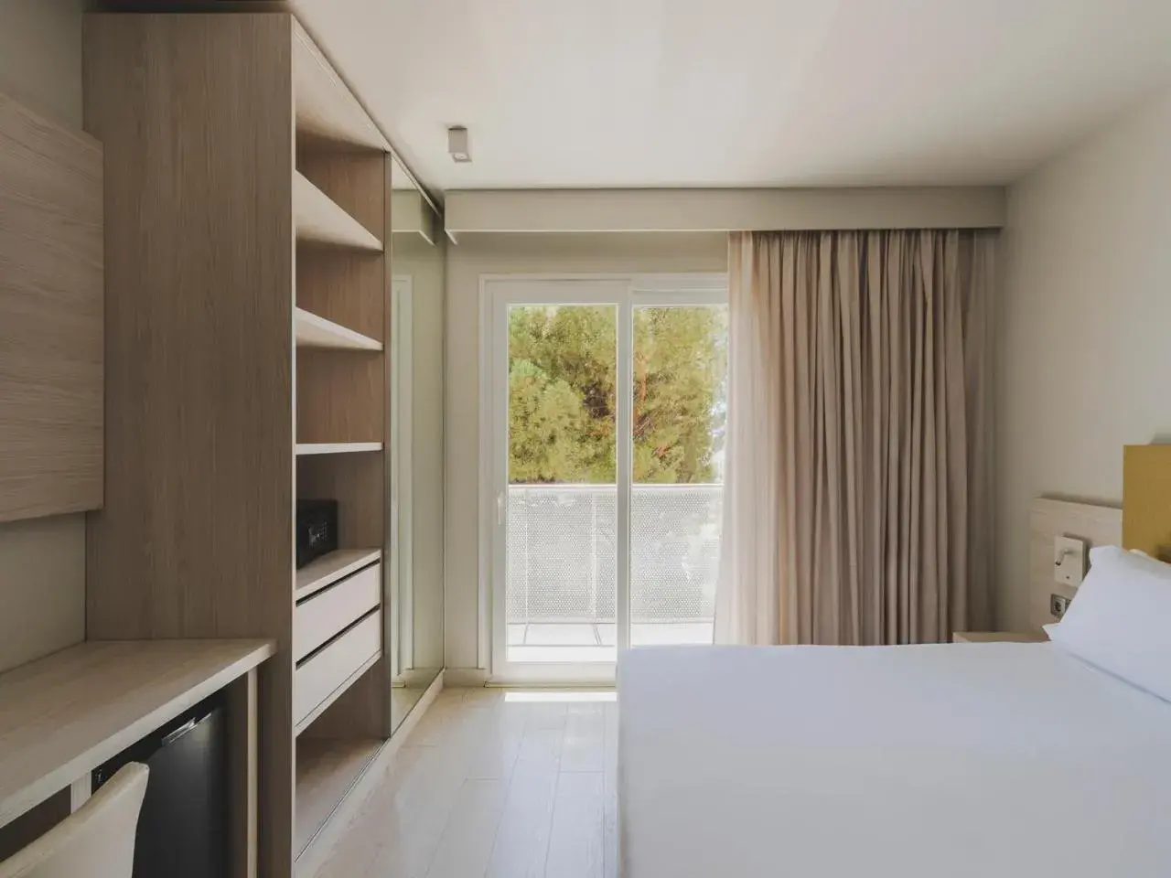 Double or Twin Room with Balcony in Hotel Mediterráneo Double or Twin Room with Balcony in Hotel Mediterráneo