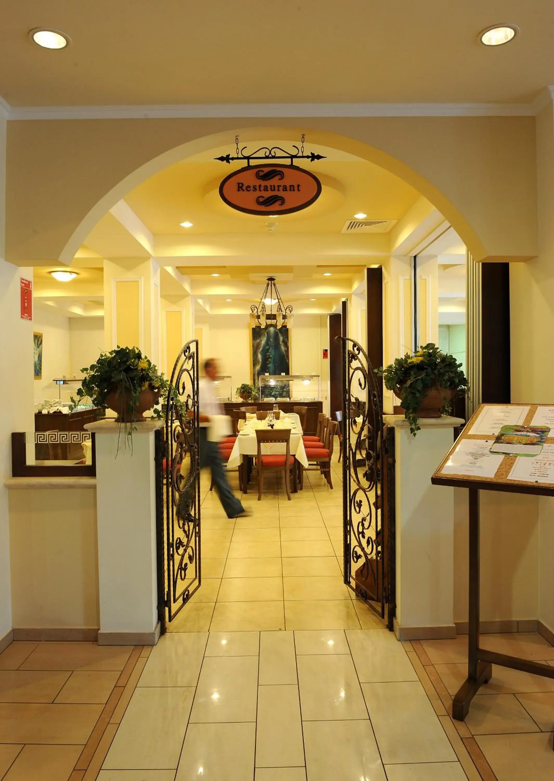 Restaurant/places to eat in Anesis Hotel Restaurant/places to eat in Anesis Hotel