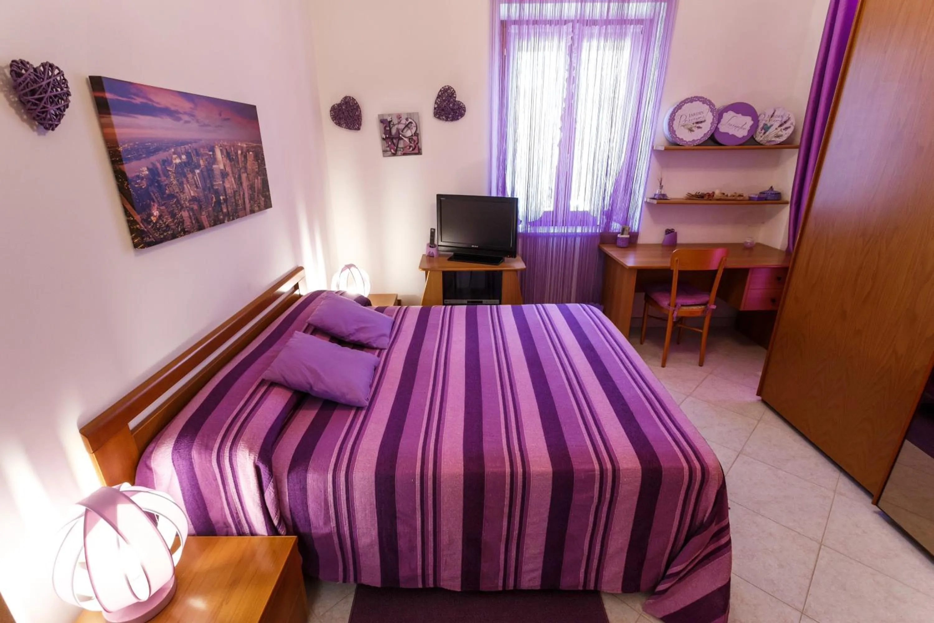 Property building, Bed in L'Aurora Viola