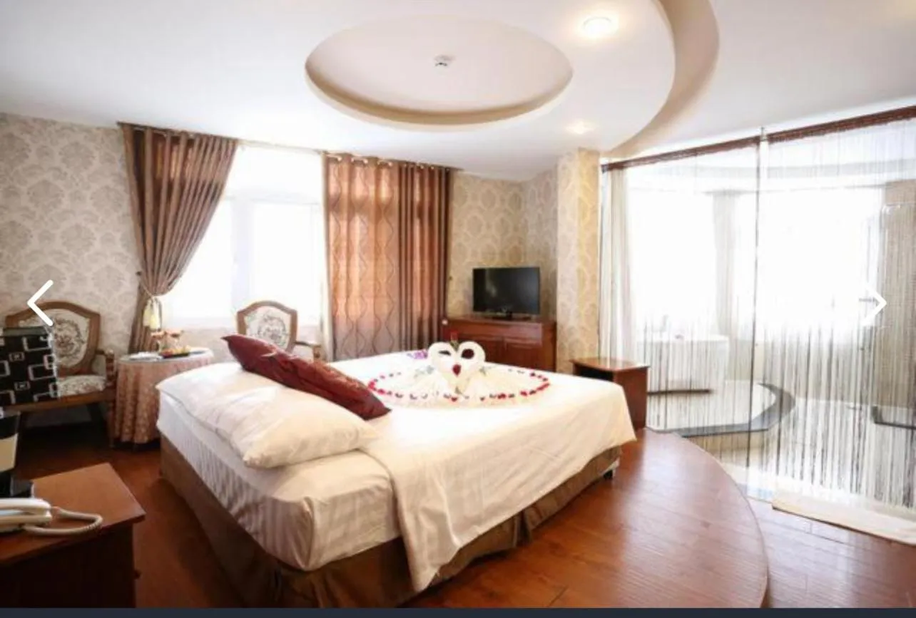 Communal lounge/ TV room, Bed in Pho Nui Hotel