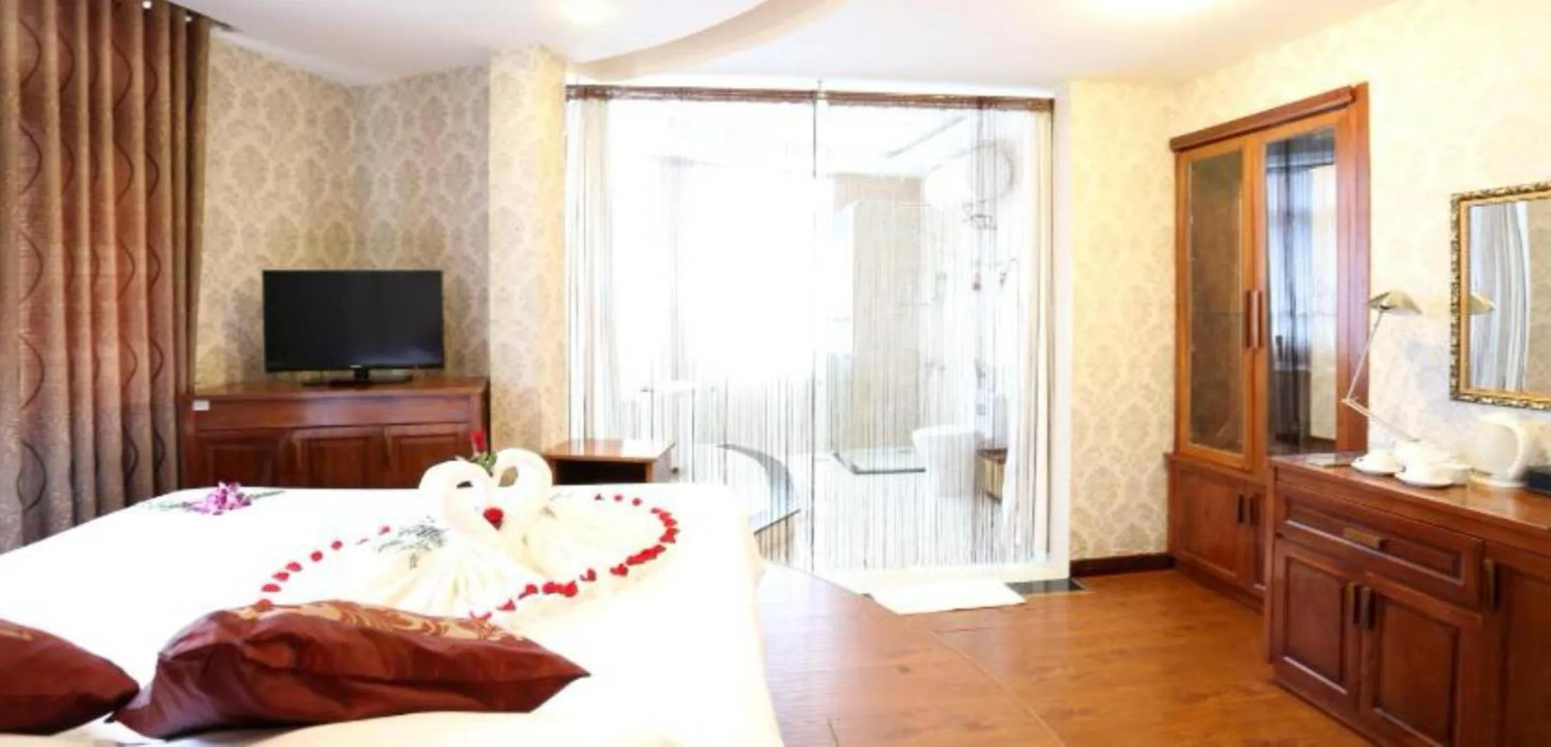 Toilet, Bed in Pho Nui Hotel