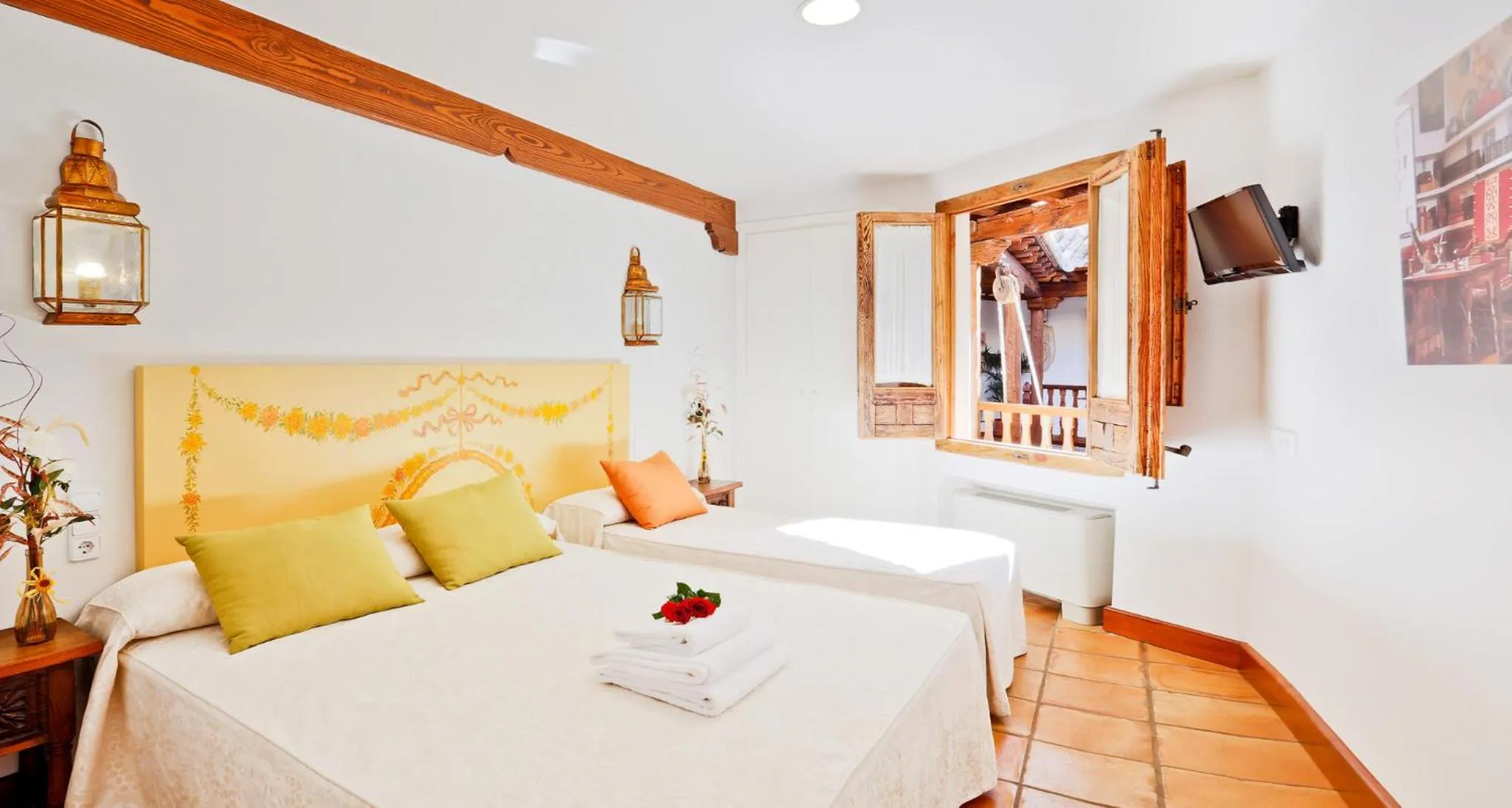 Photo of the whole room, Bed in Posada del Tio Juanón