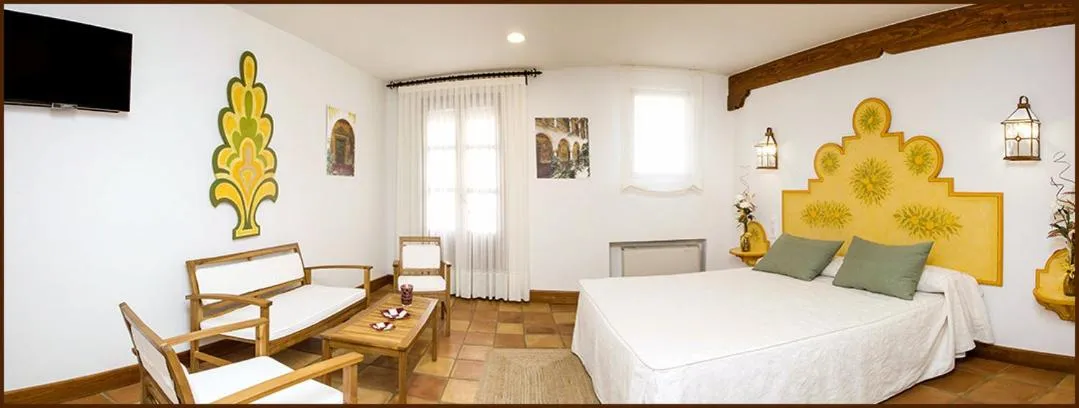 Day, Bed in Posada del Tio Juanón