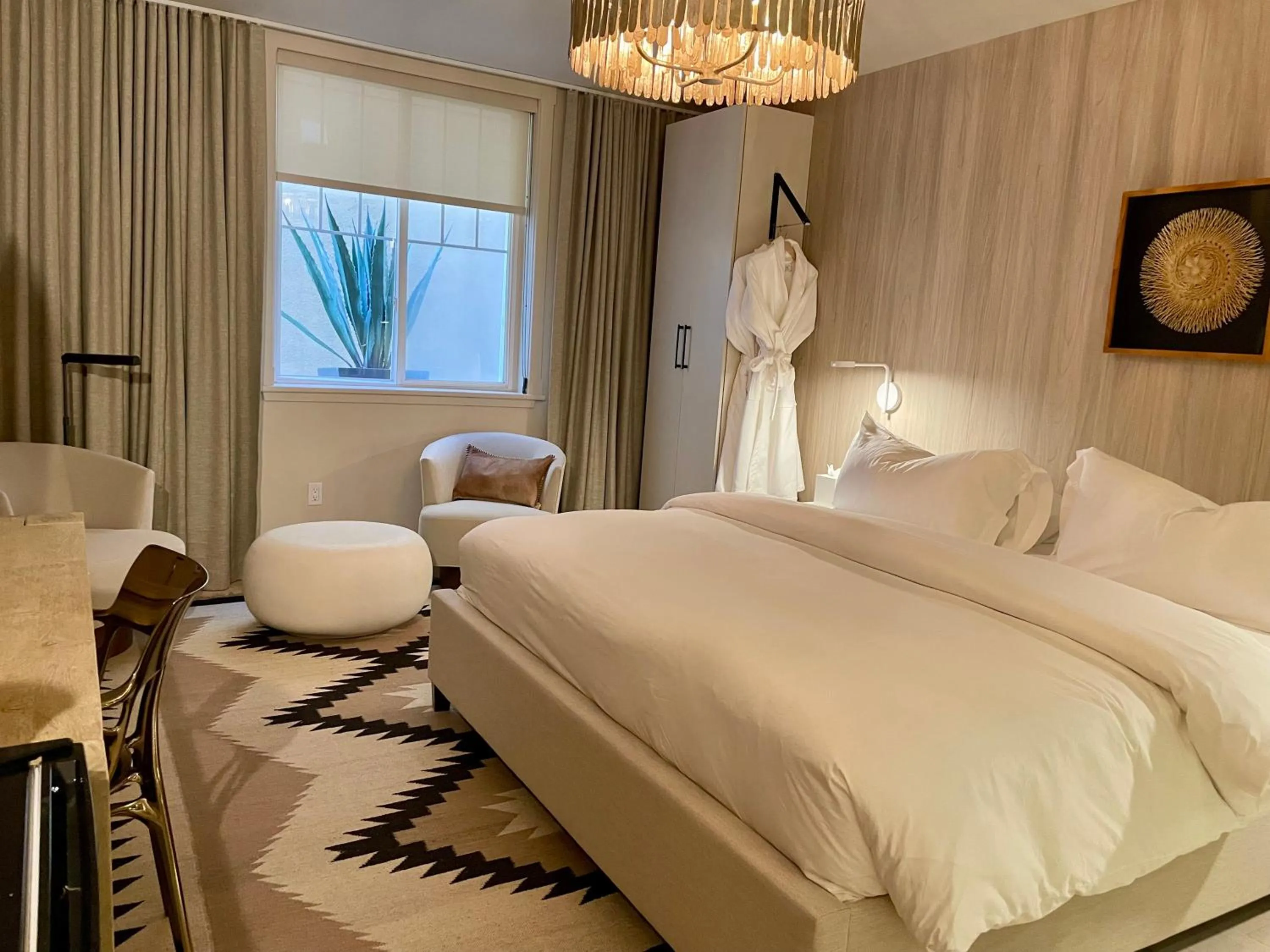 Bed in Palace Modern Hotel at the Plaza