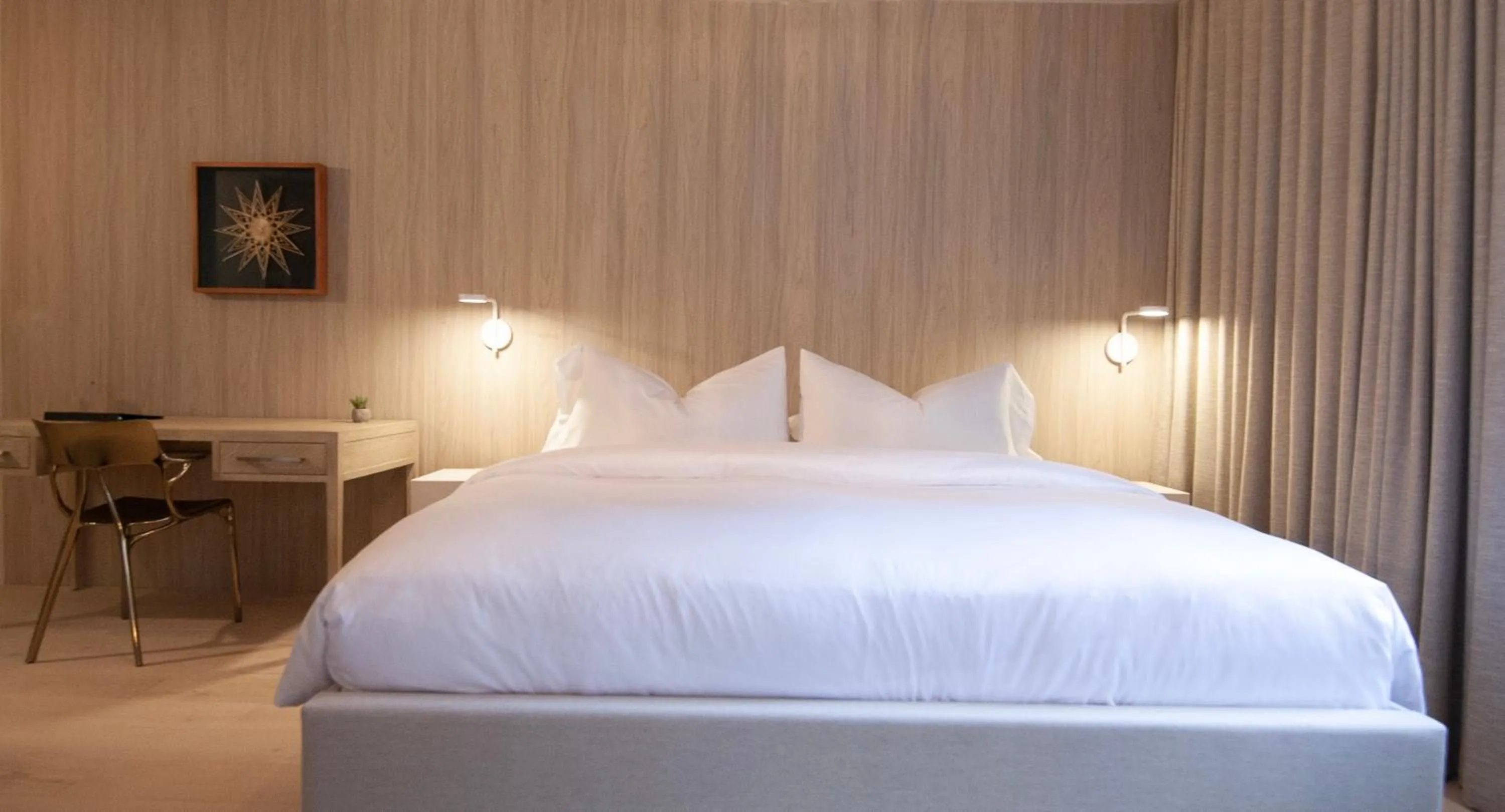 Bed in Palace Modern Hotel at the Plaza
