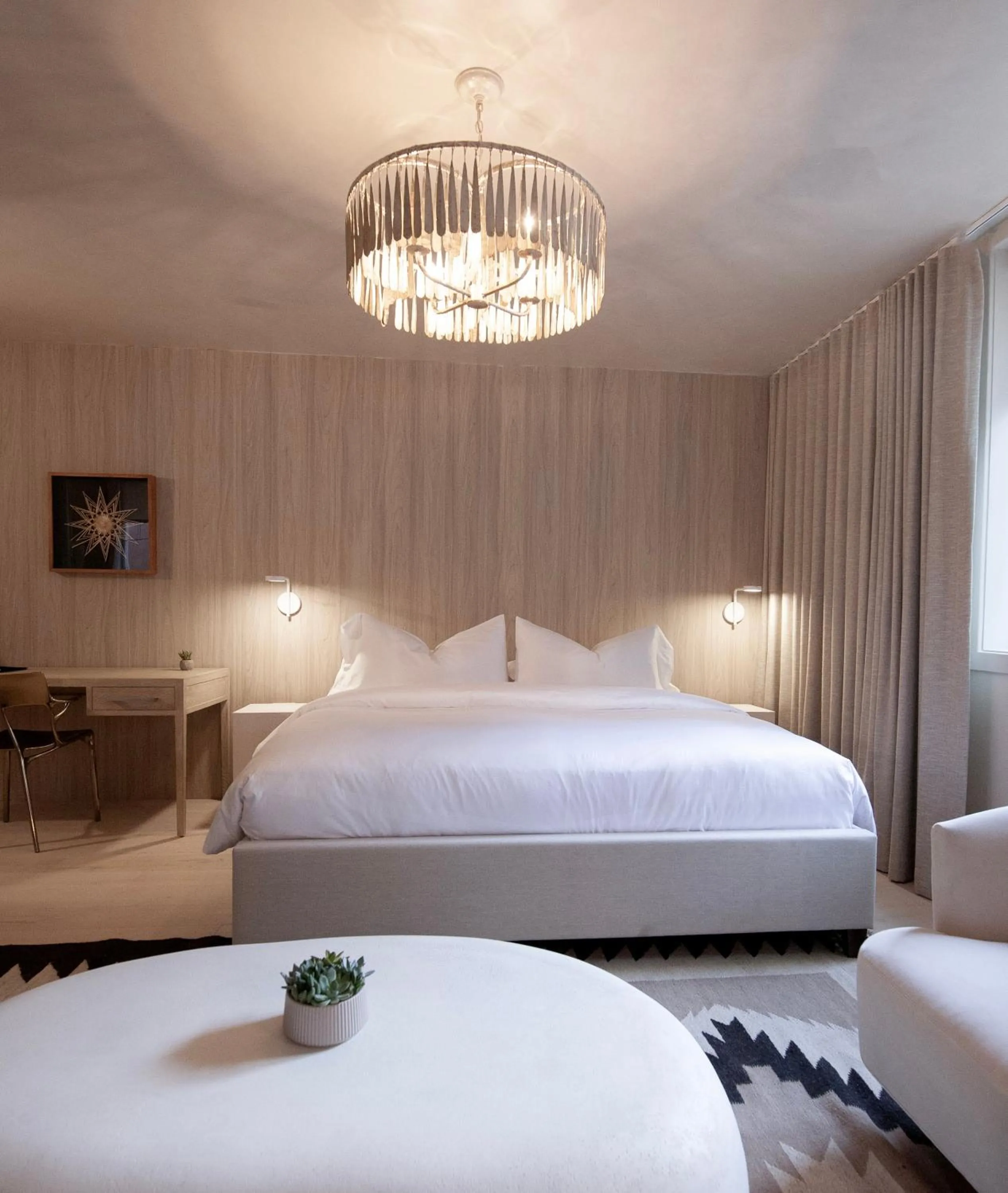 Bed in Palace Modern Hotel at the Plaza
