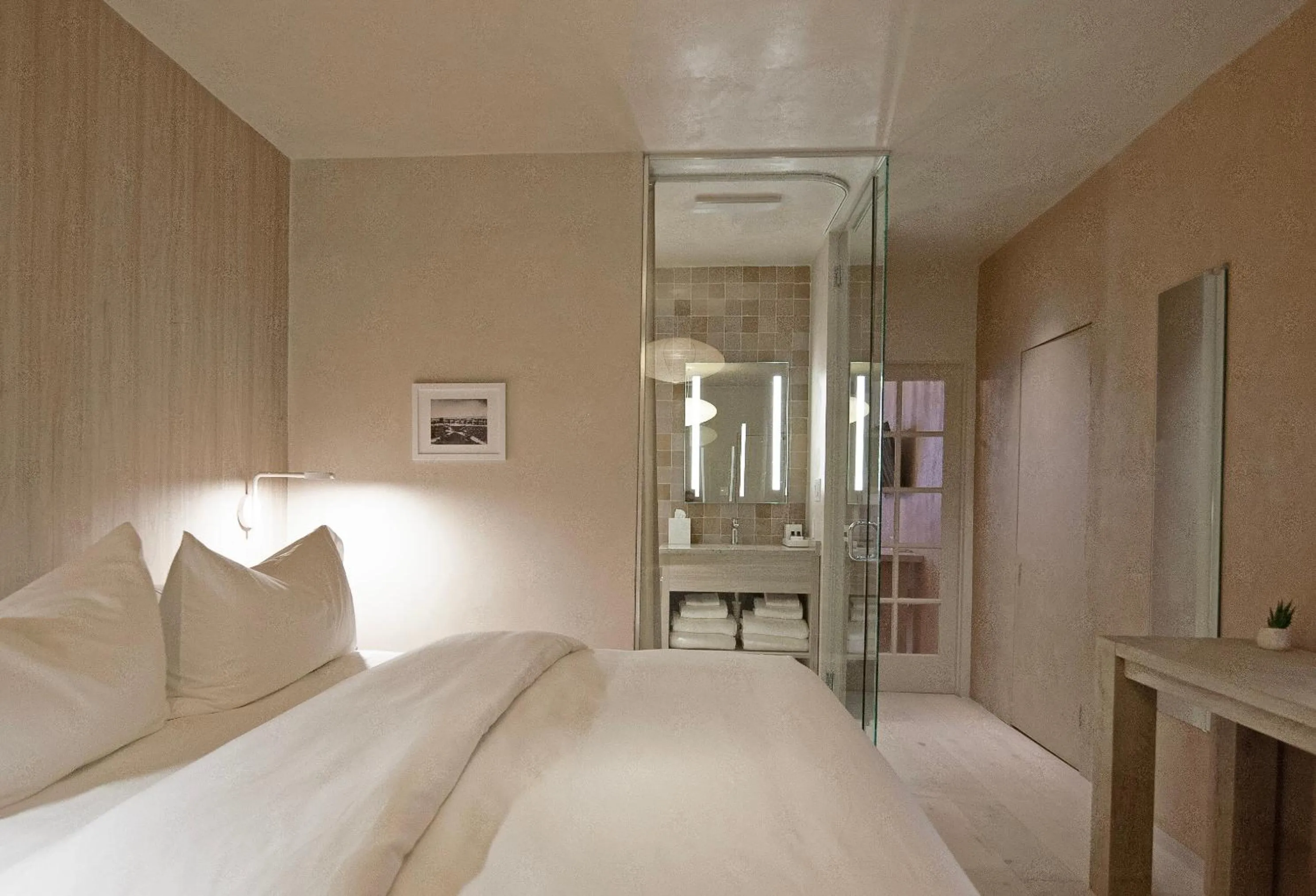 Bed in Palace Modern Hotel at the Plaza