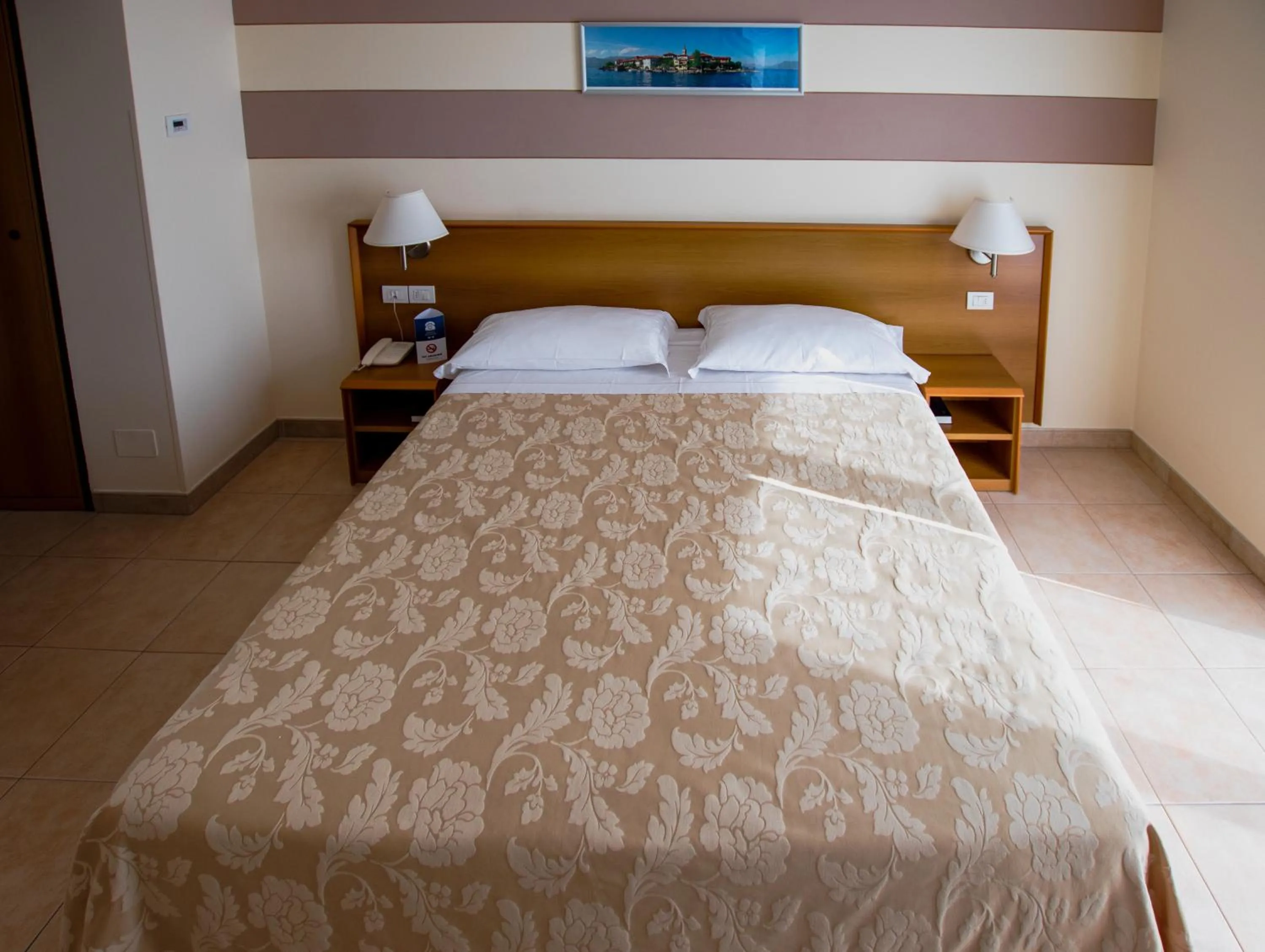 Bed in Hotel Alpi