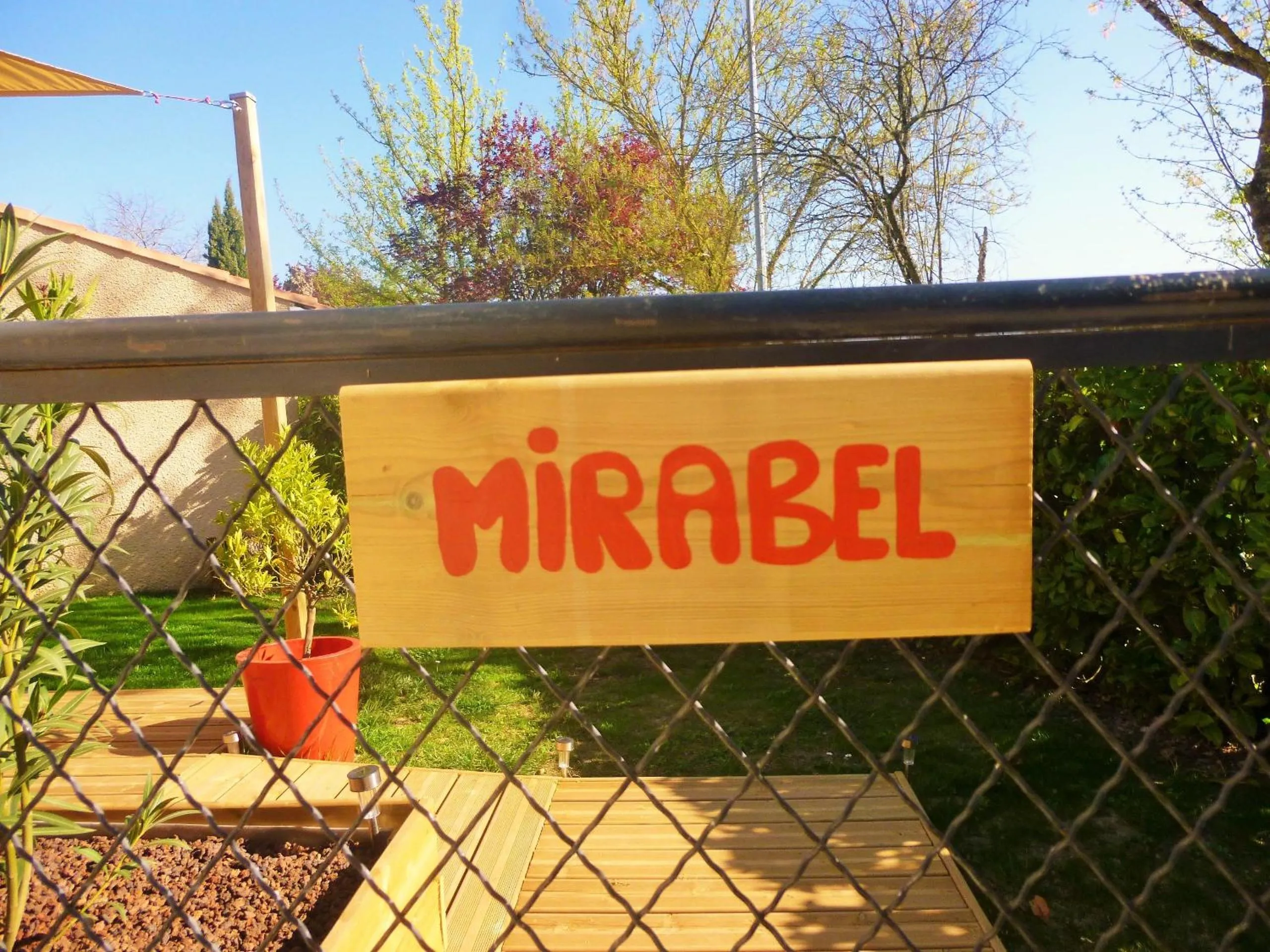 Property logo or sign in Chambre d'hôtes "Mirabel"
