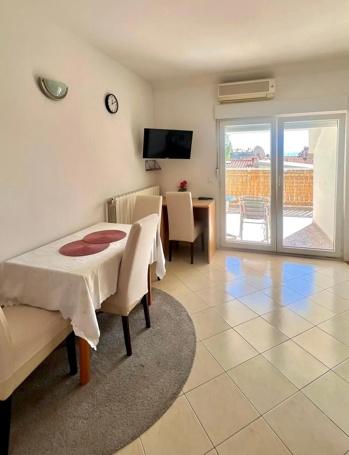 Studio with Balcony in Apartments Neven